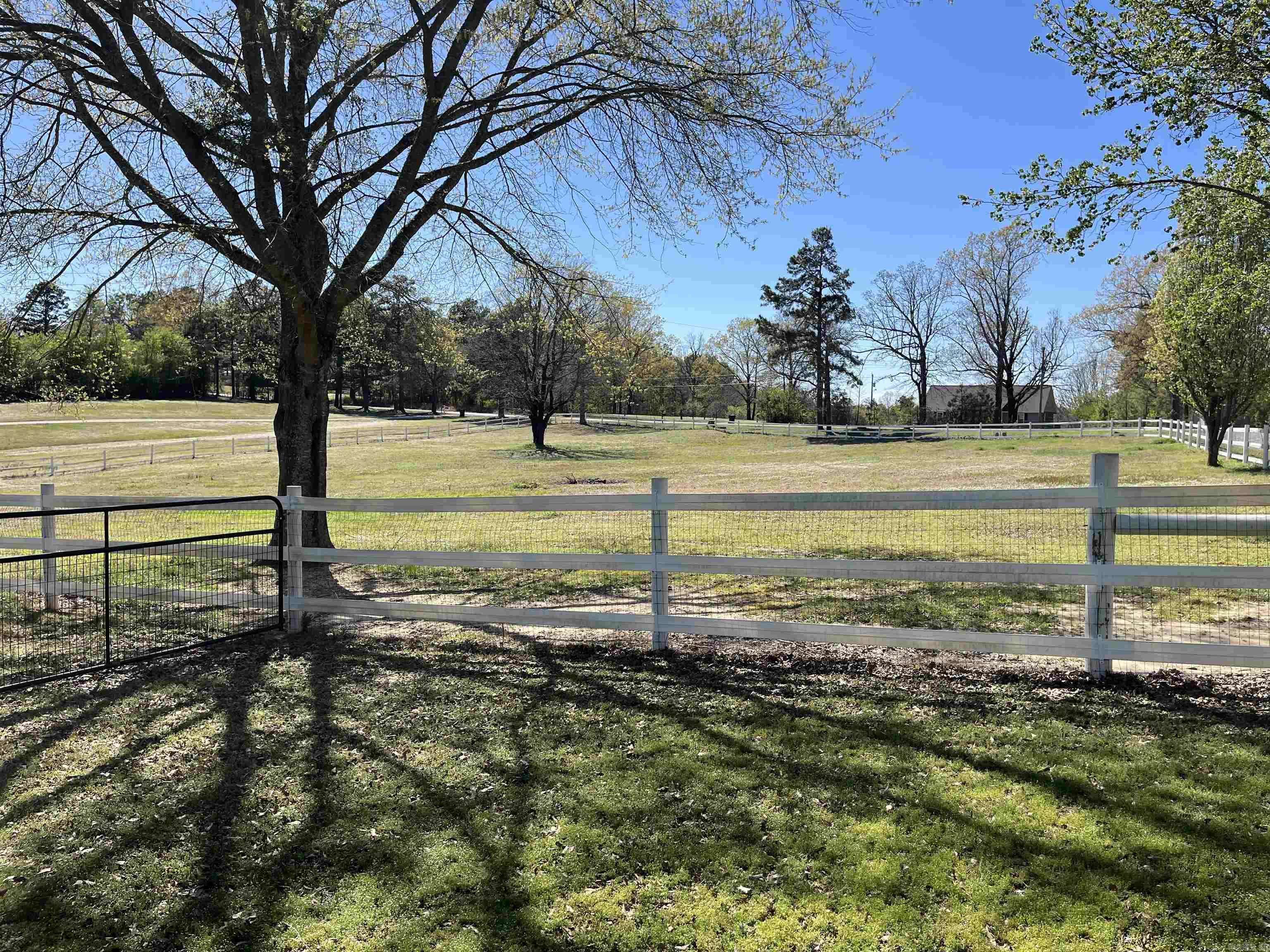 111 Berry Lane Monticello, AR 71655