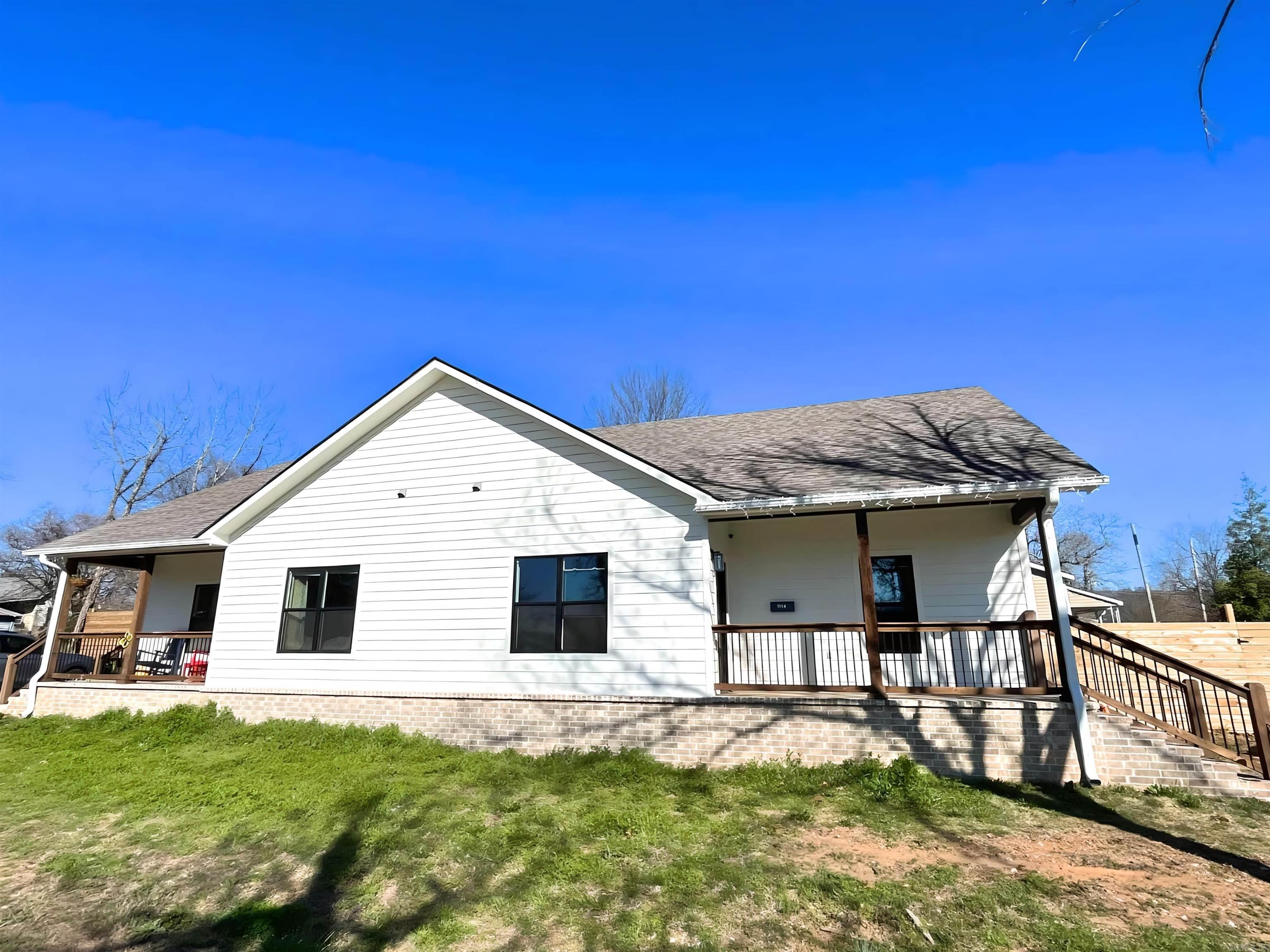 711  Ninth St.  Mena, AR