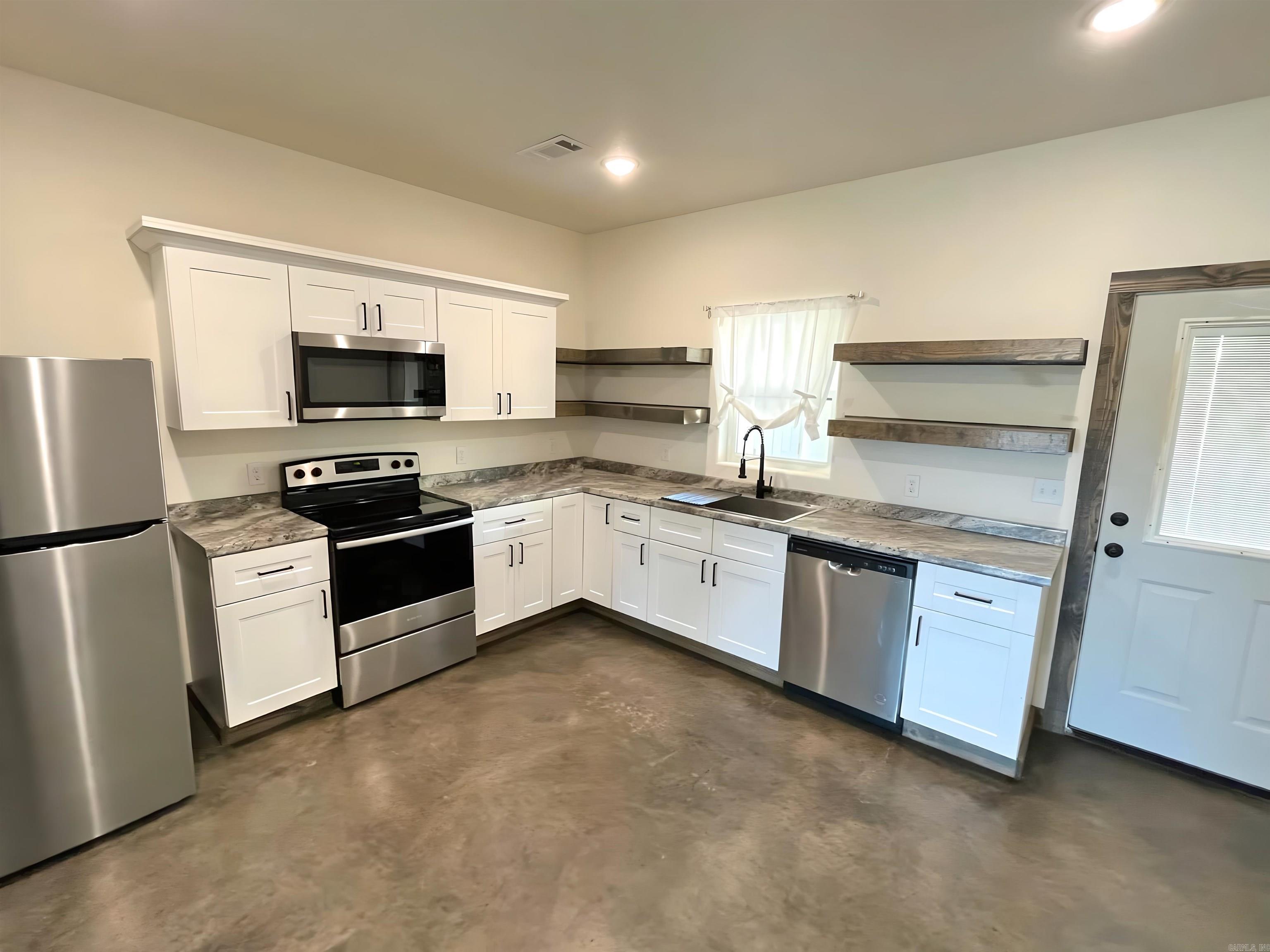 711  Ninth St.  Mena, AR