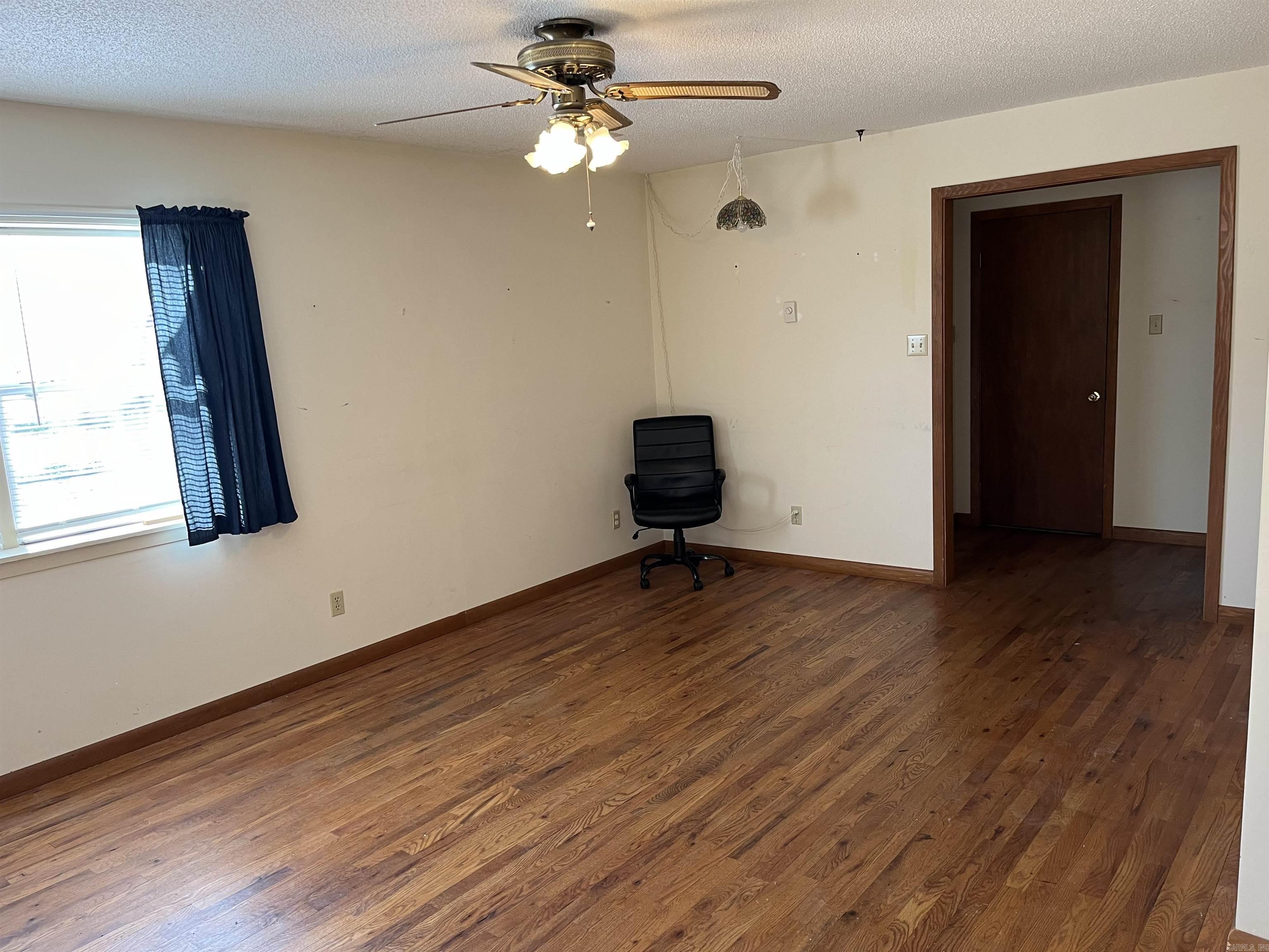 908  Park  Mountain View, AR