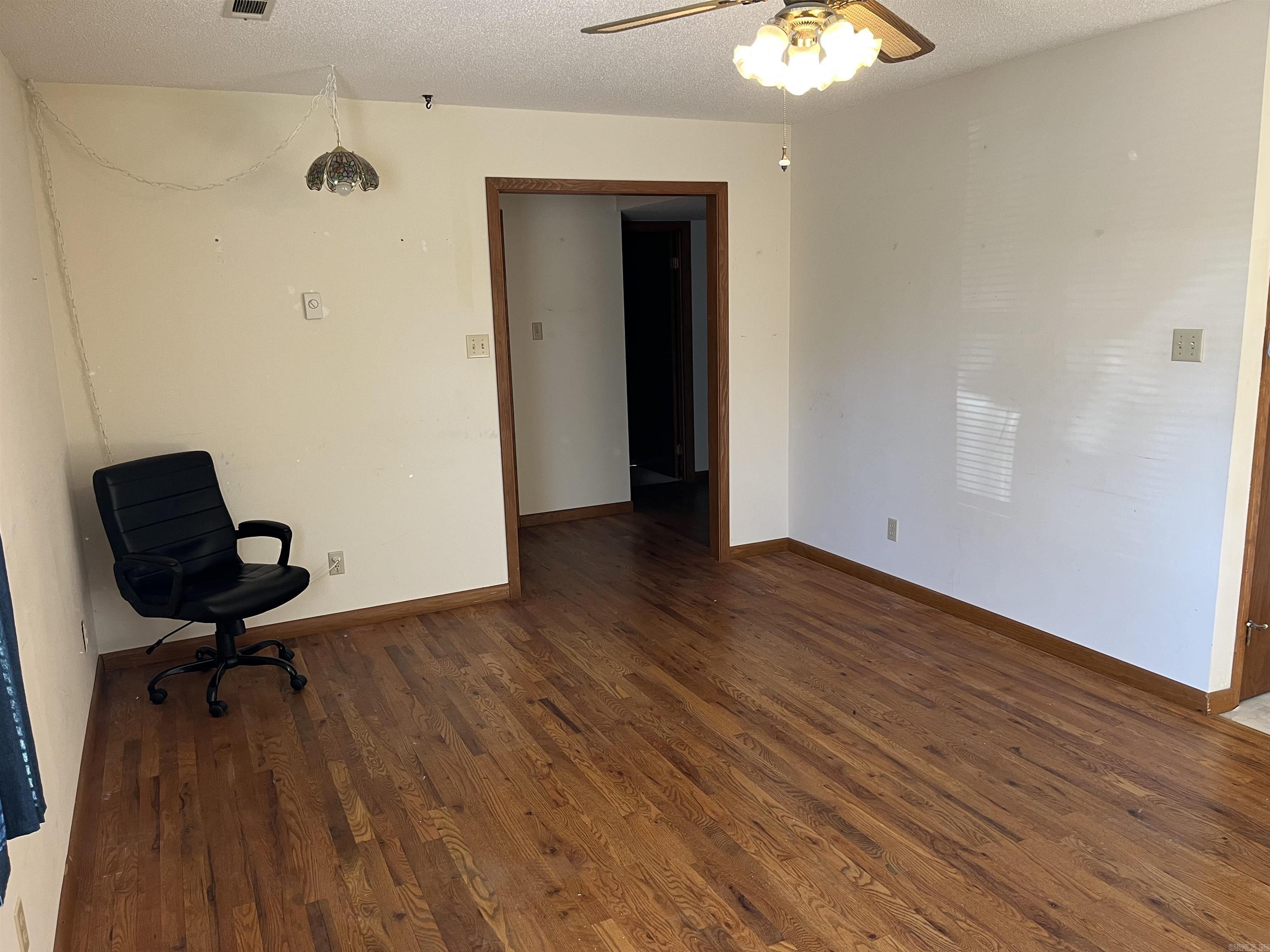 908  Park  Mountain View, AR