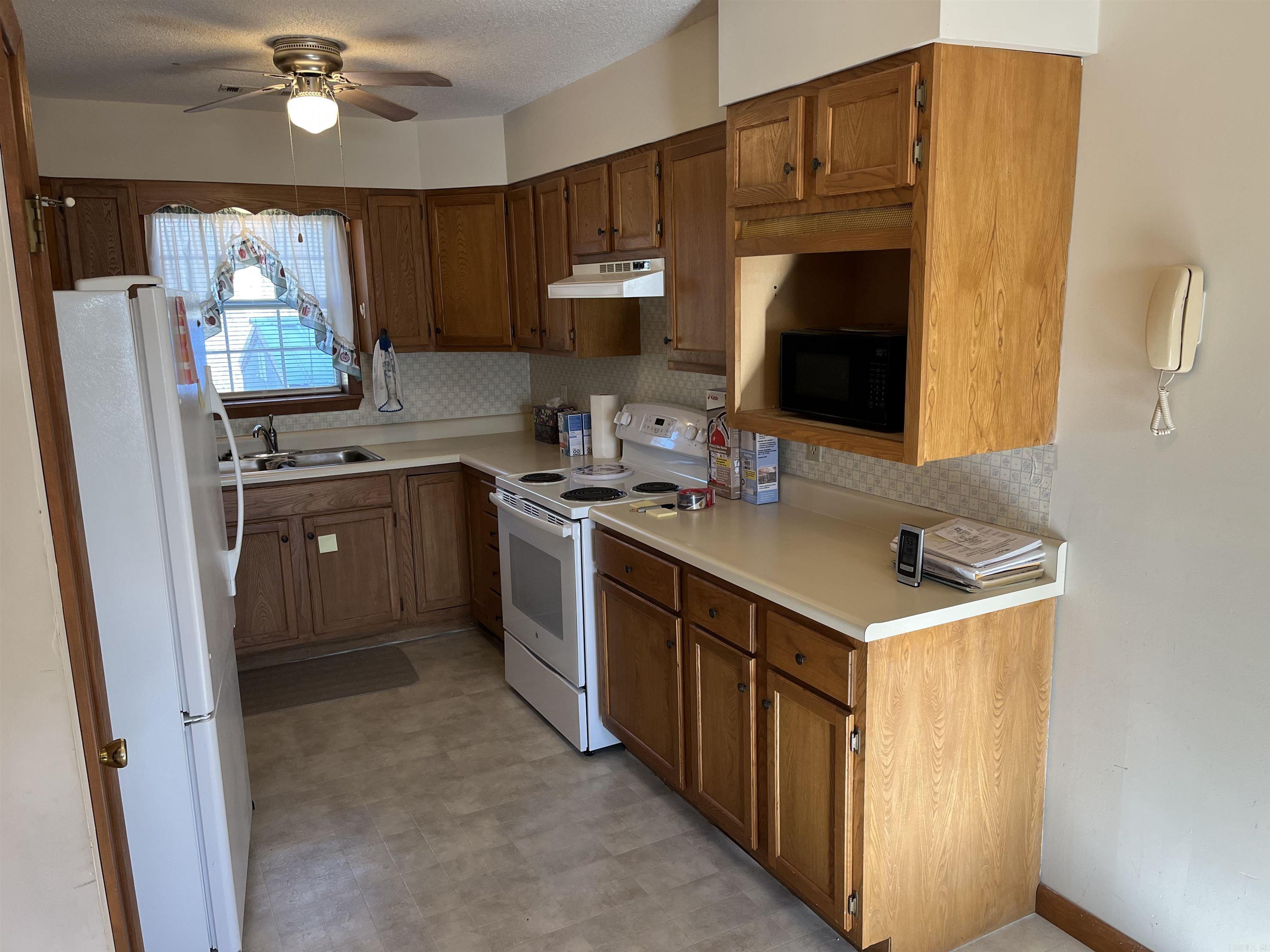 908  Park  Mountain View, AR