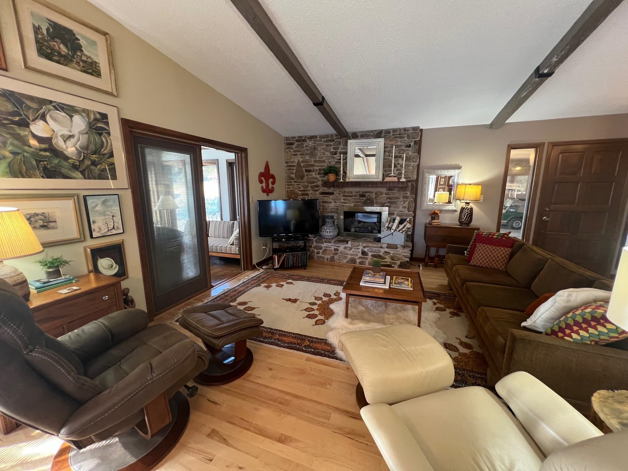 1104  Pearl  Horseshoe Bend, AR