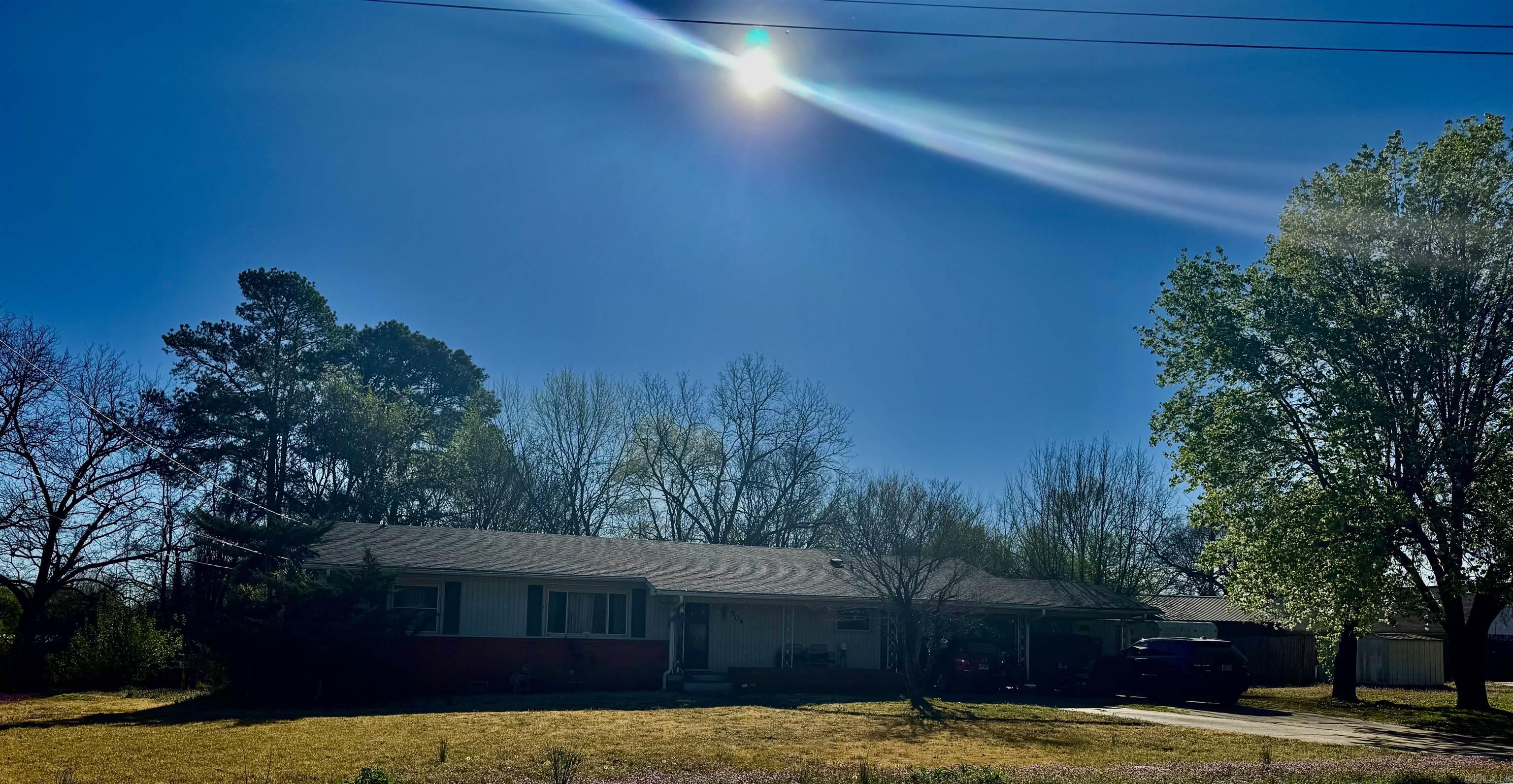 504 N Montgomery  Clarksville, AR