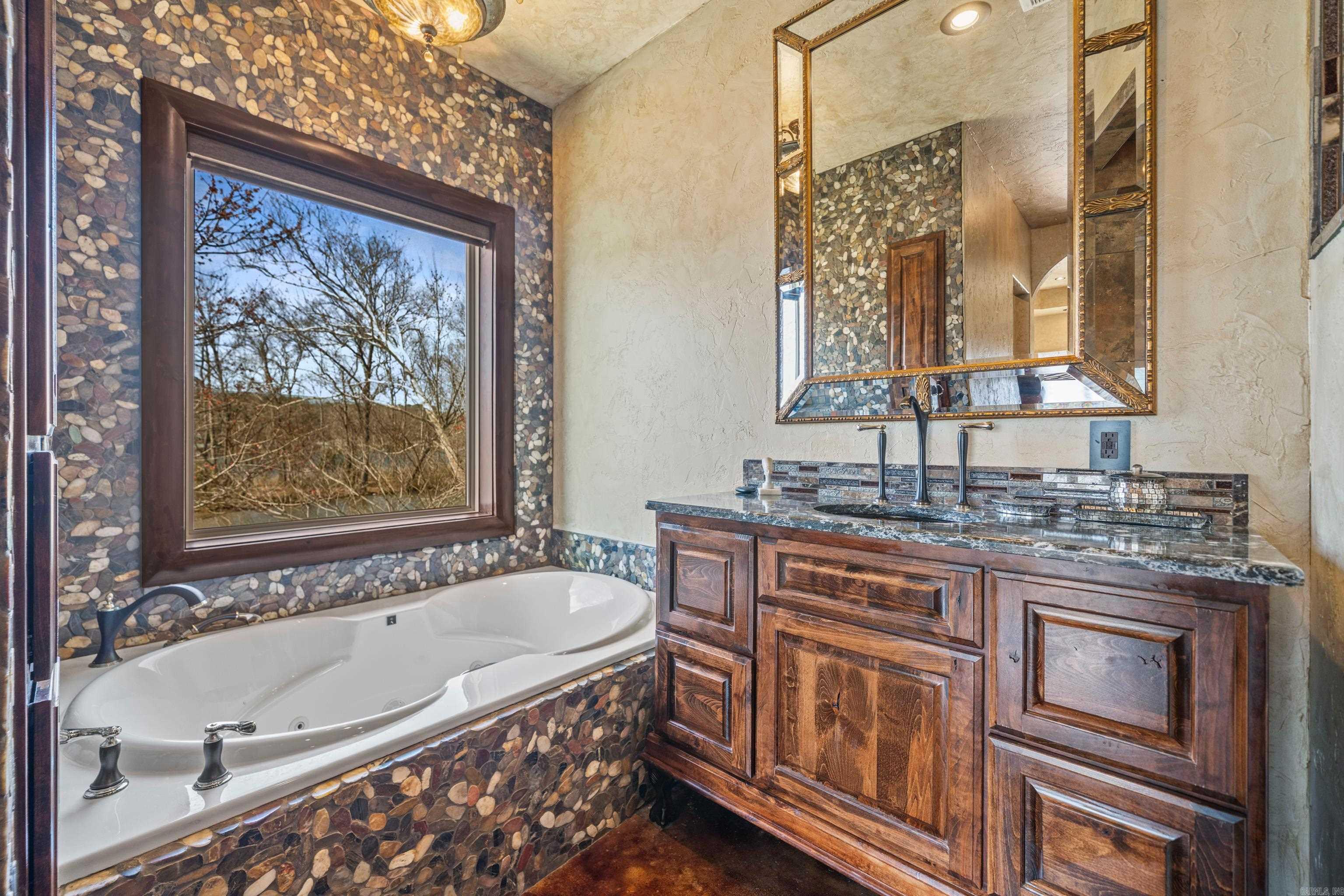 168  Golden Oak  Hot Springs, AR