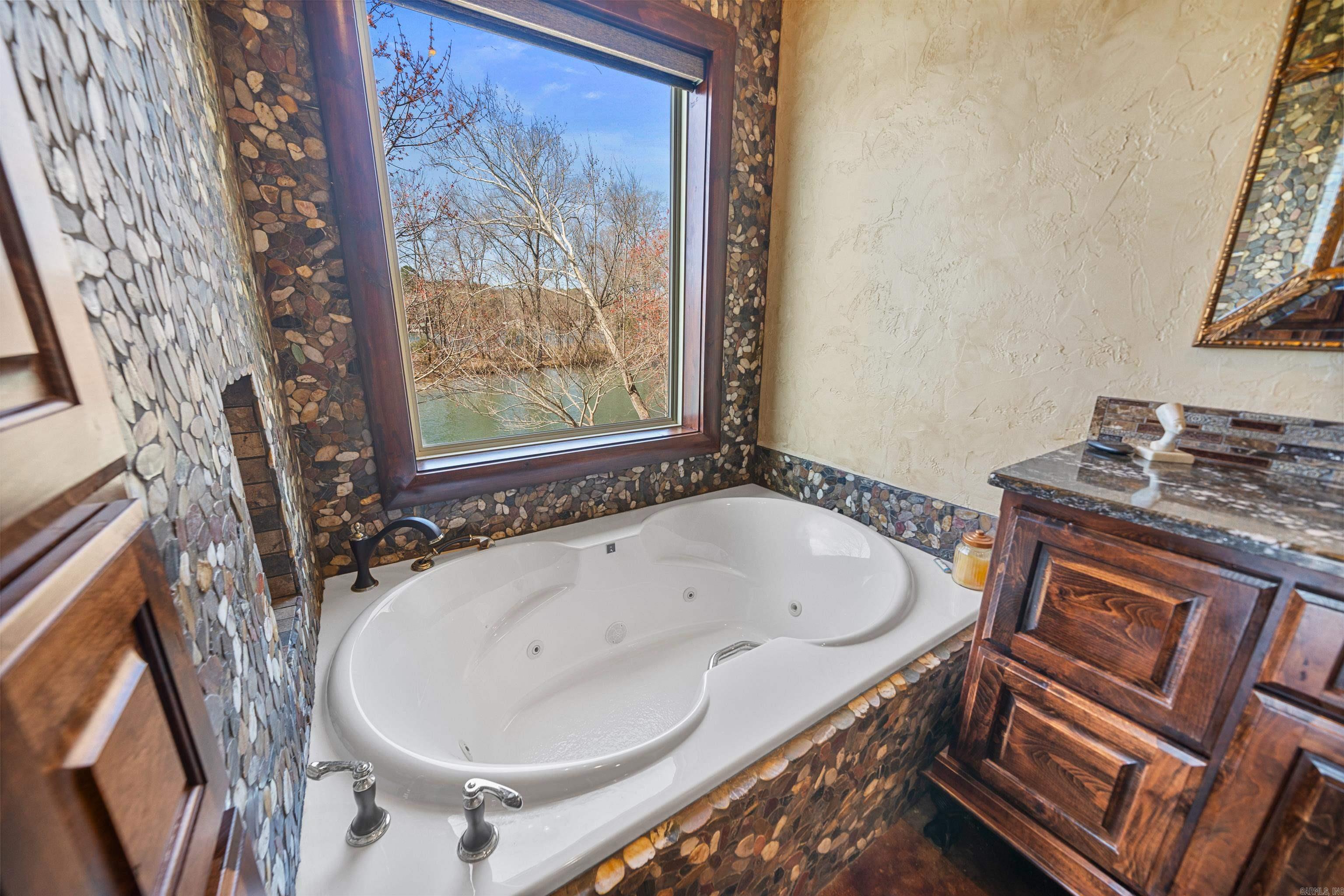 168  Golden Oak  Hot Springs, AR