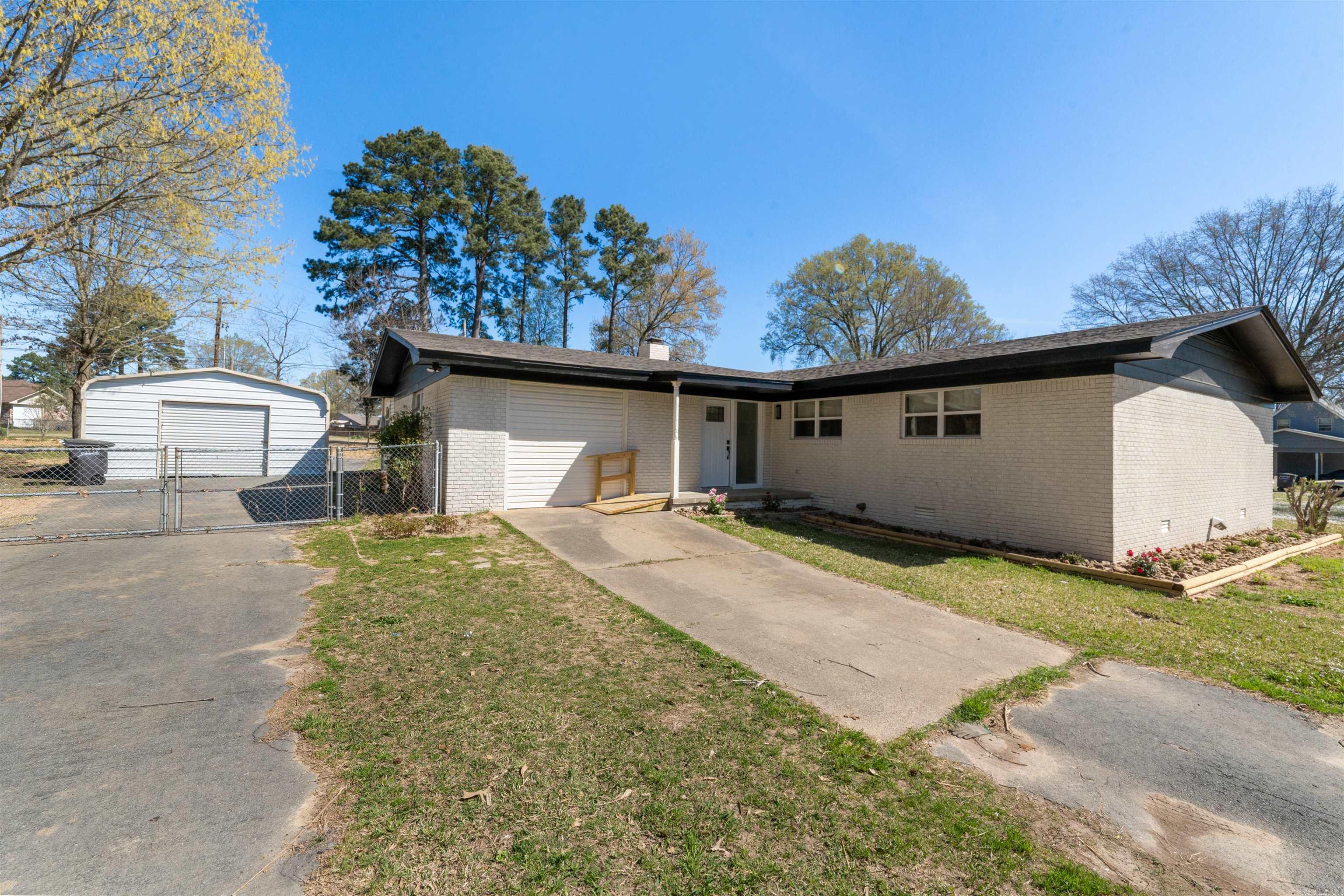 1200  Quince Hill  Jacksonville, AR
