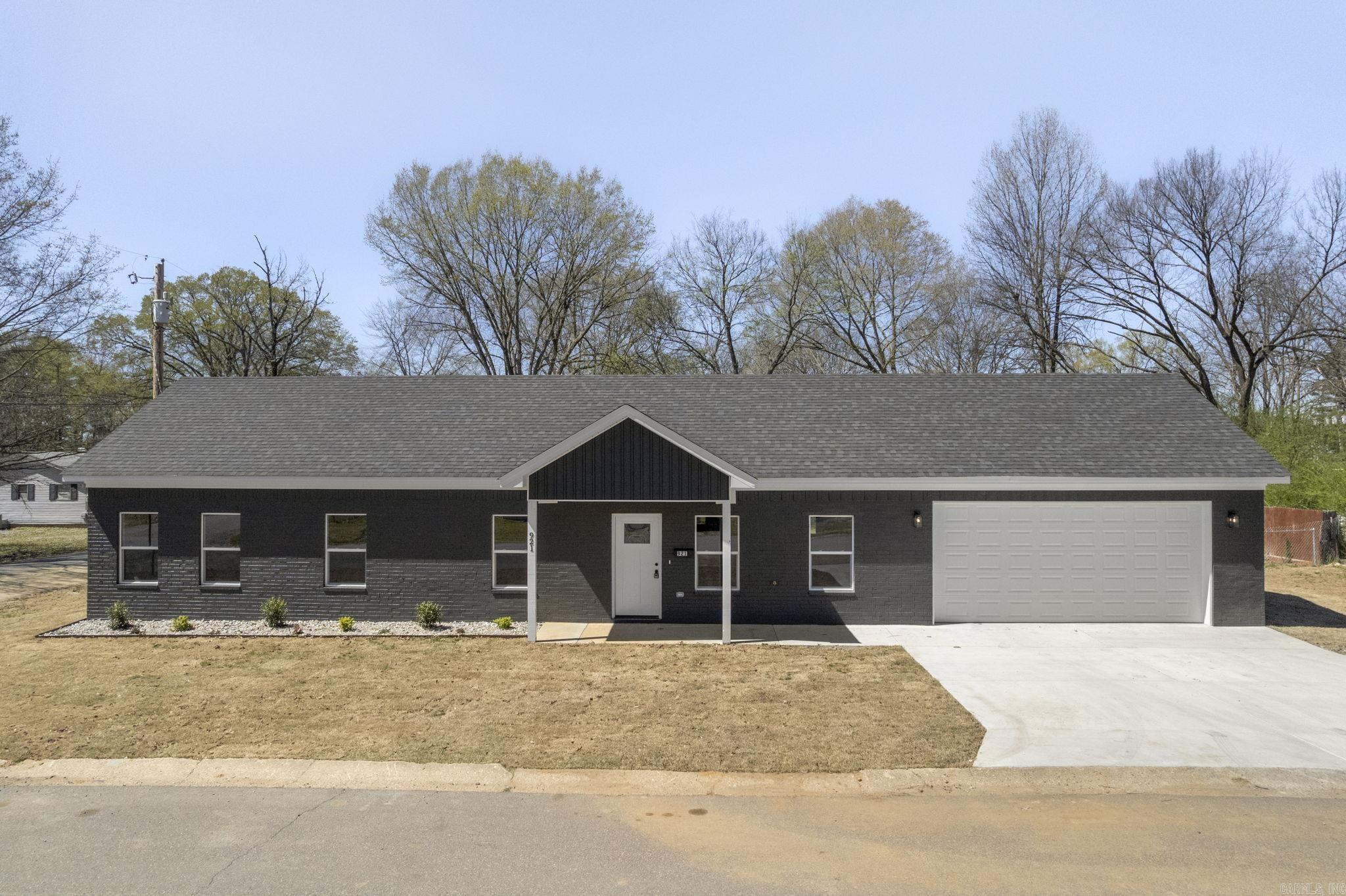 921  Banner  Benton, AR