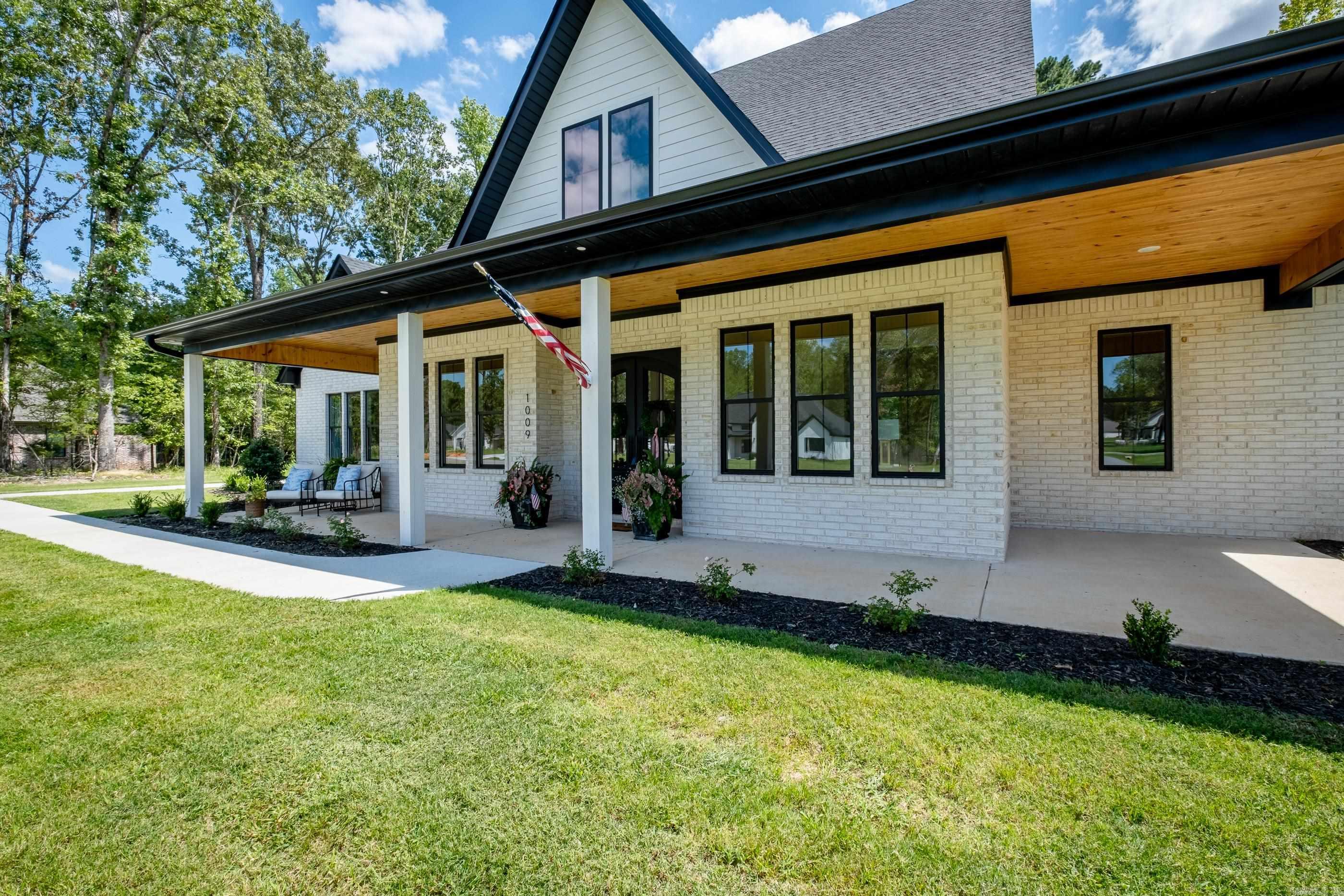 1009  Sungate  Alexander, AR