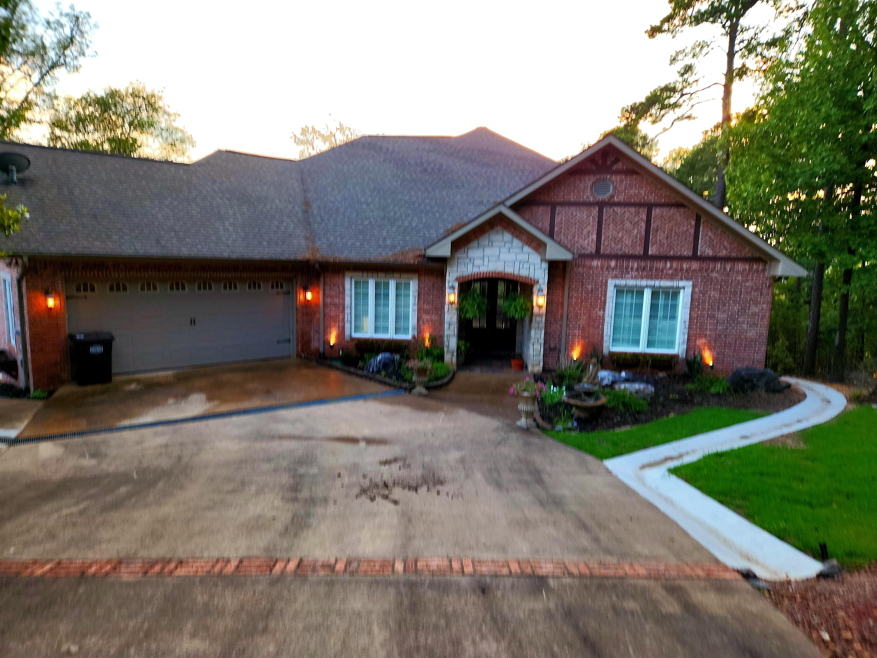 32  LA PALABRA  Hot Springs Village, AR