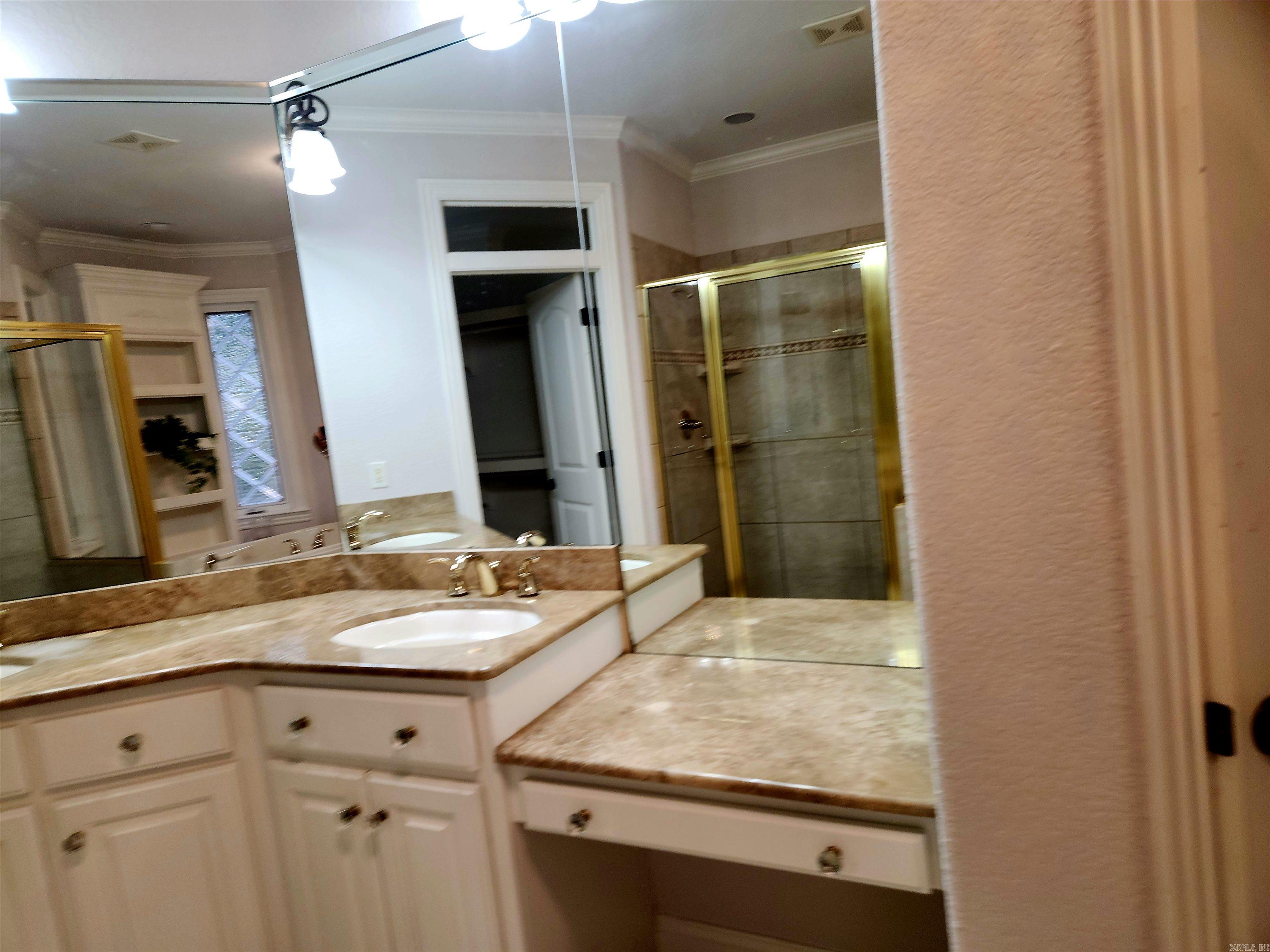 32 LA PALABRA  Hot Springs Village, AR