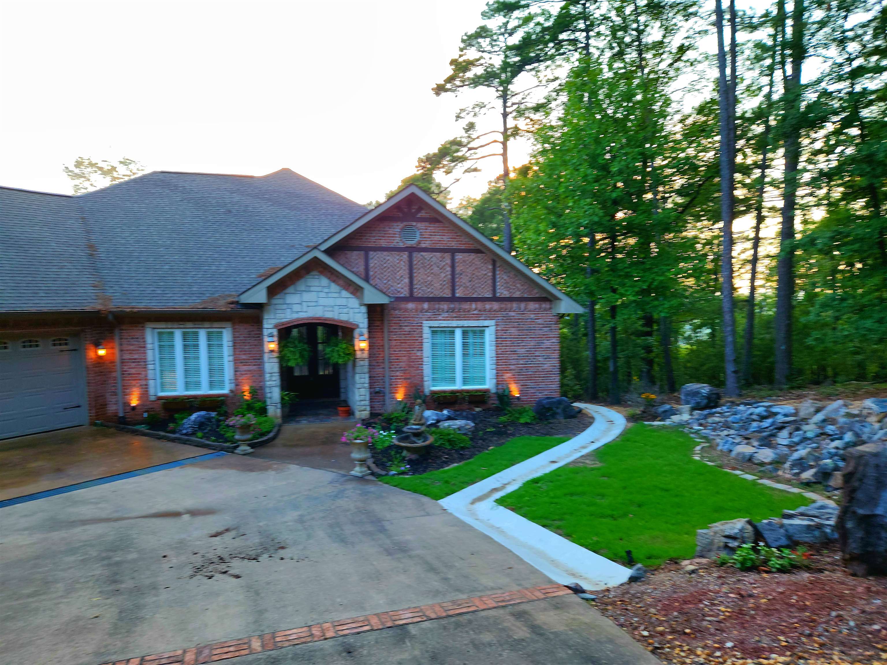 32  LA PALABRA  Hot Springs Village, AR