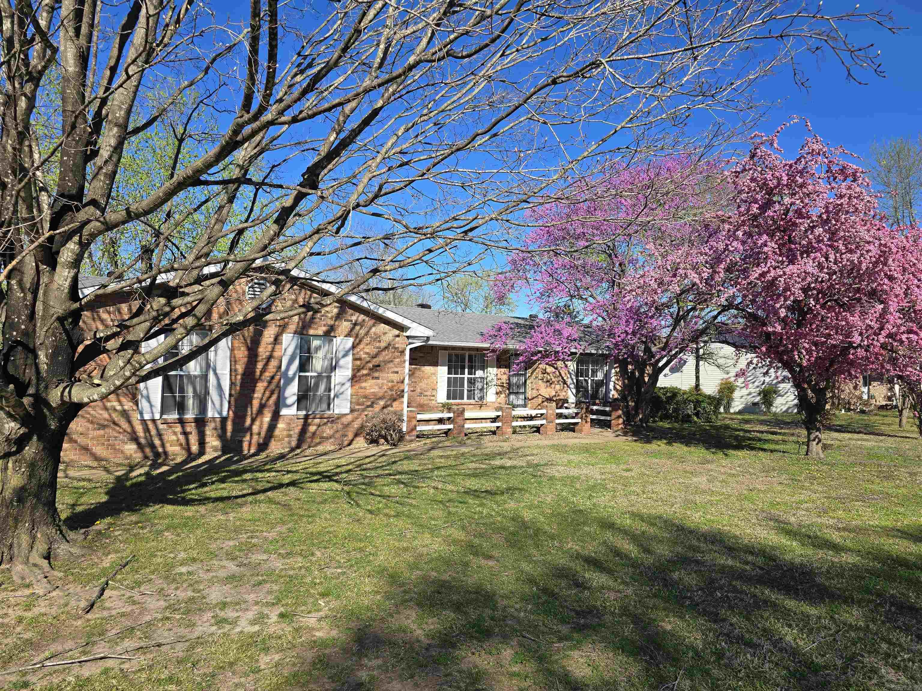 602  Lawrence  Mountain Home, AR
