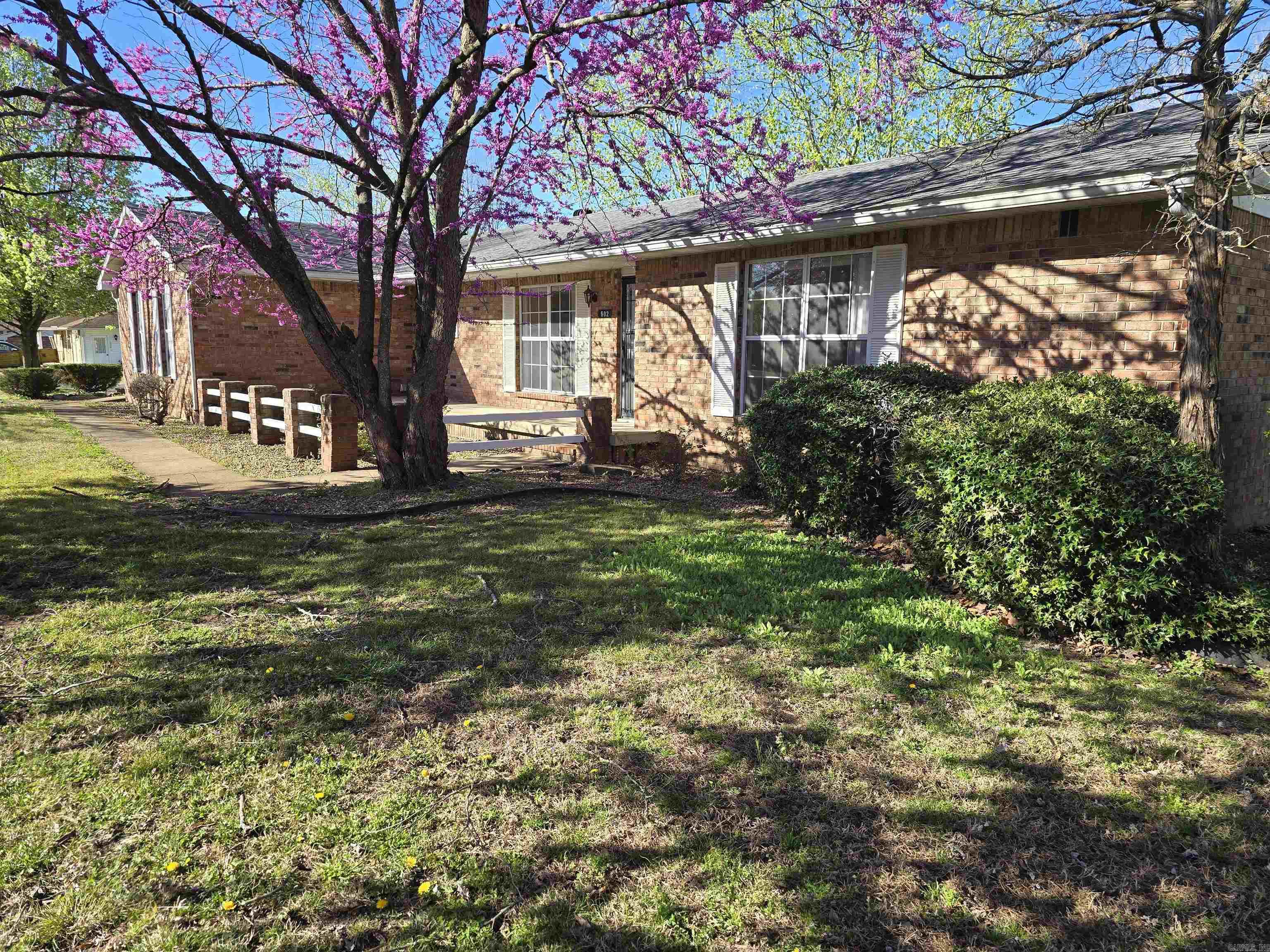 602  Lawrence  Mountain Home, AR