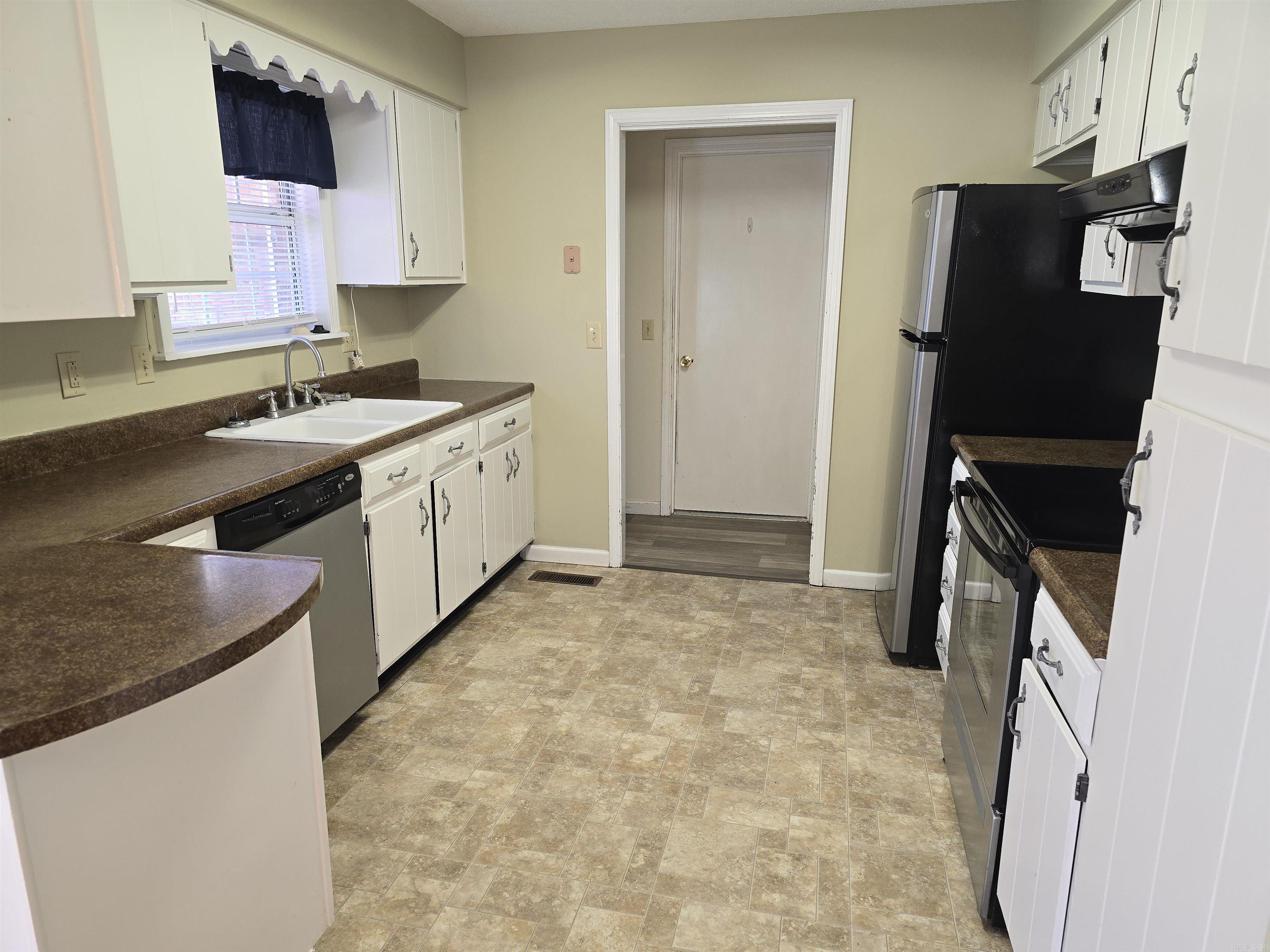 602  Lawrence  Mountain Home, AR