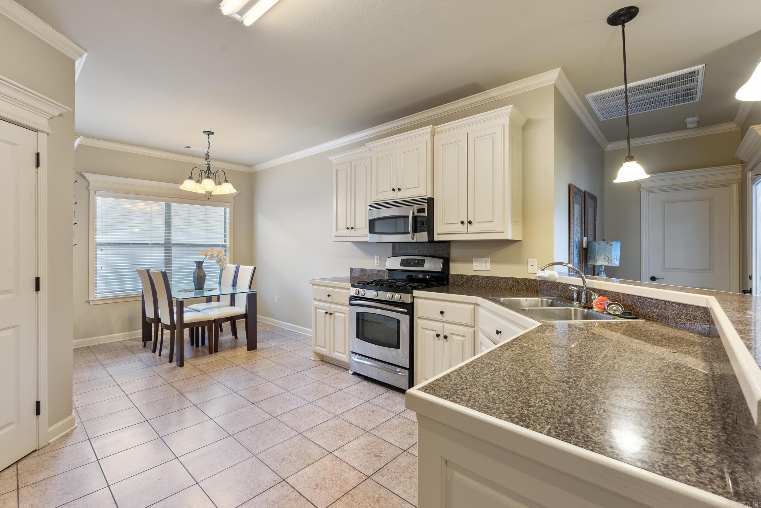 25  Chateaus  Little Rock, AR