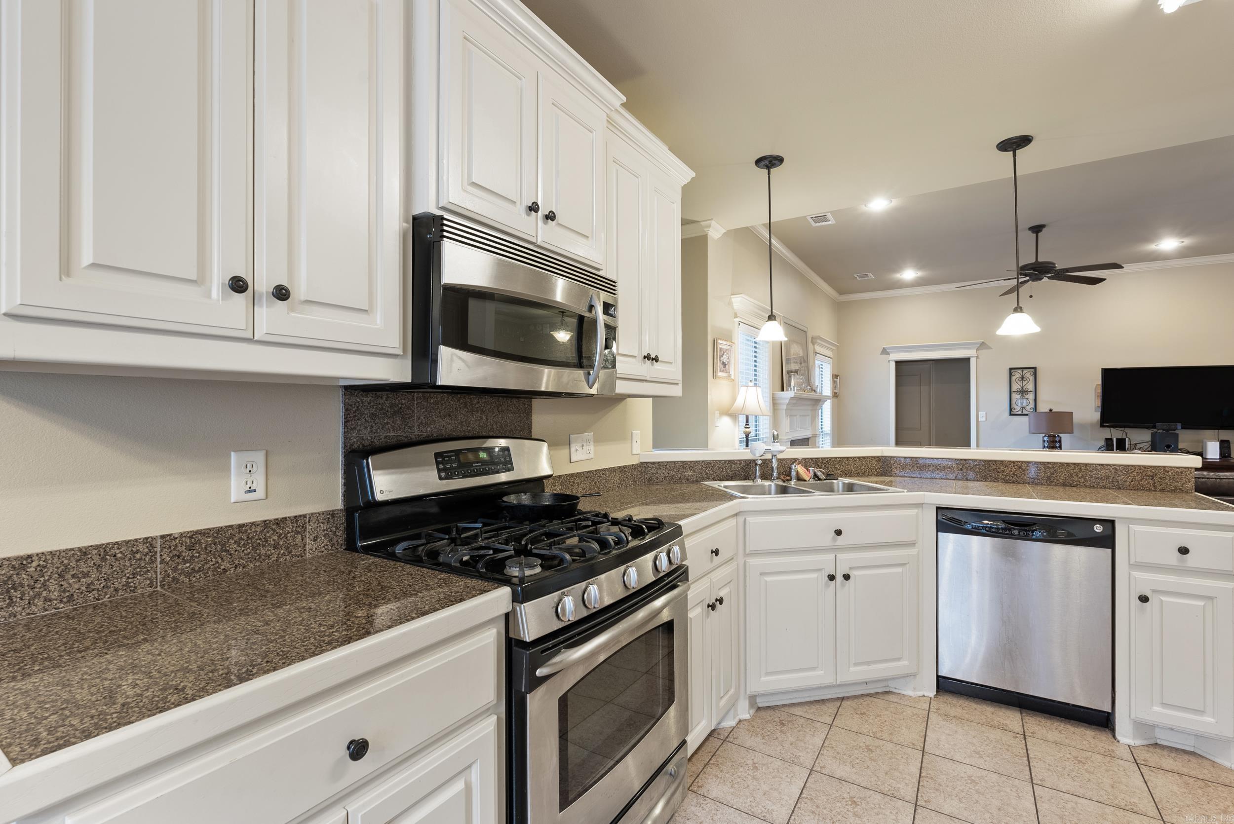 25  Chateaus  Little Rock, AR