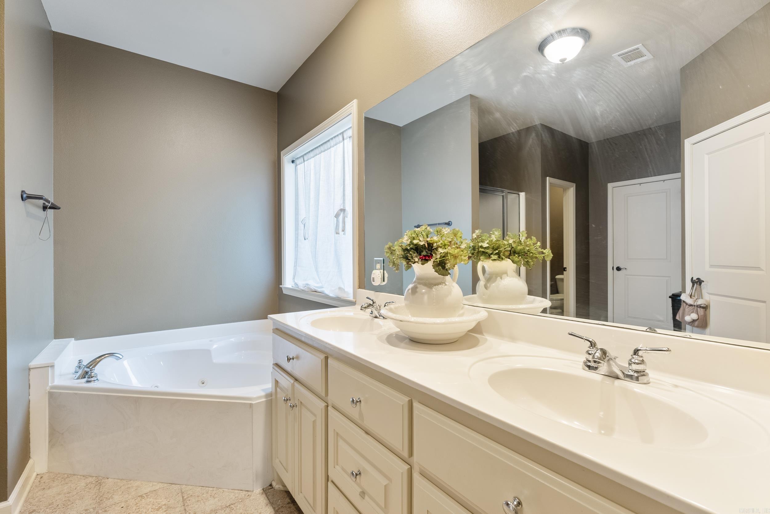 25  Chateaus  Little Rock, AR