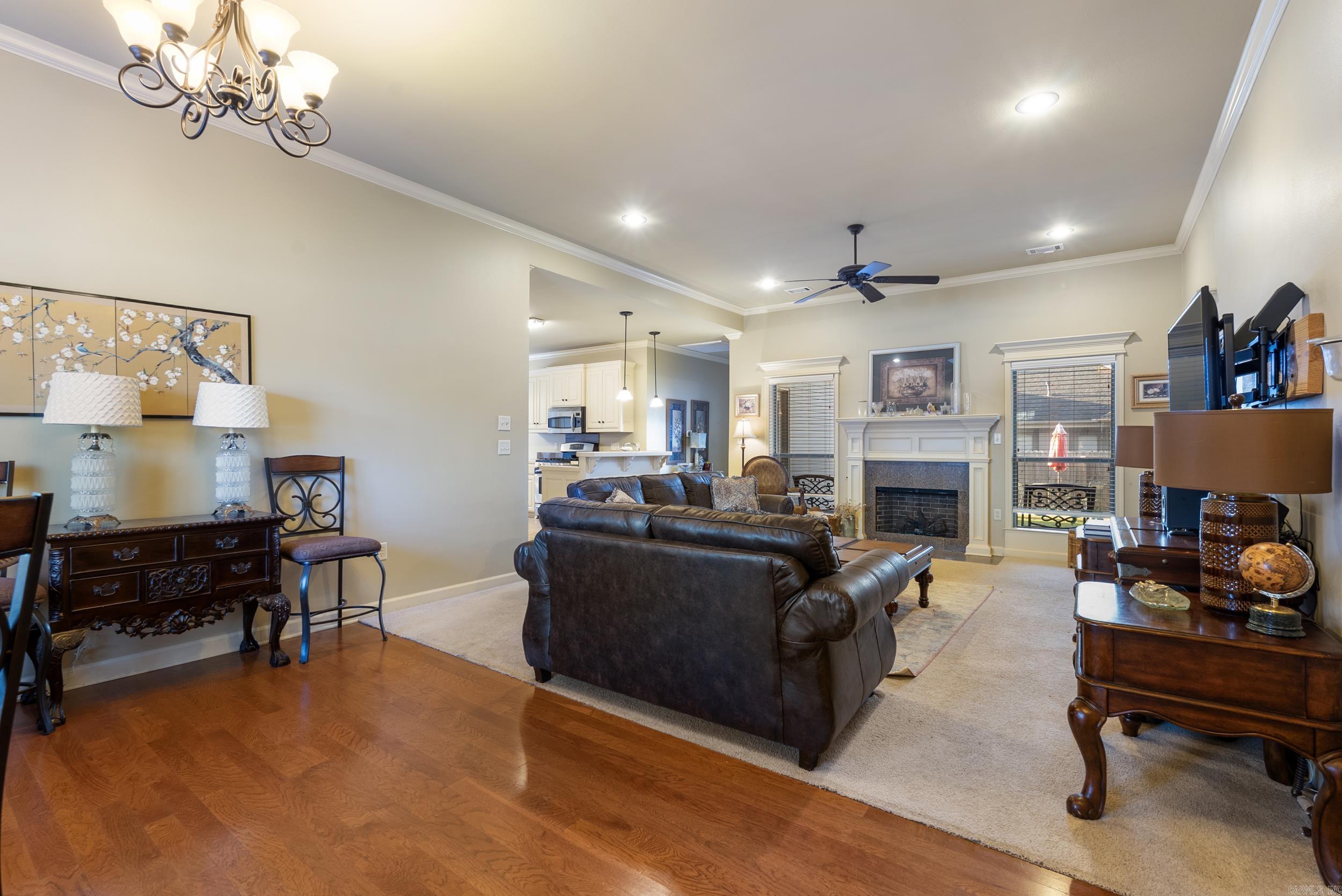 25  Chateaus  Little Rock, AR