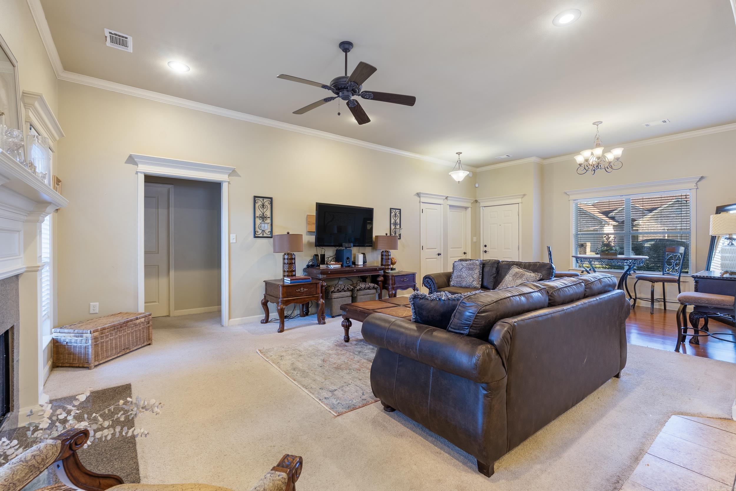 25  Chateaus  Little Rock, AR