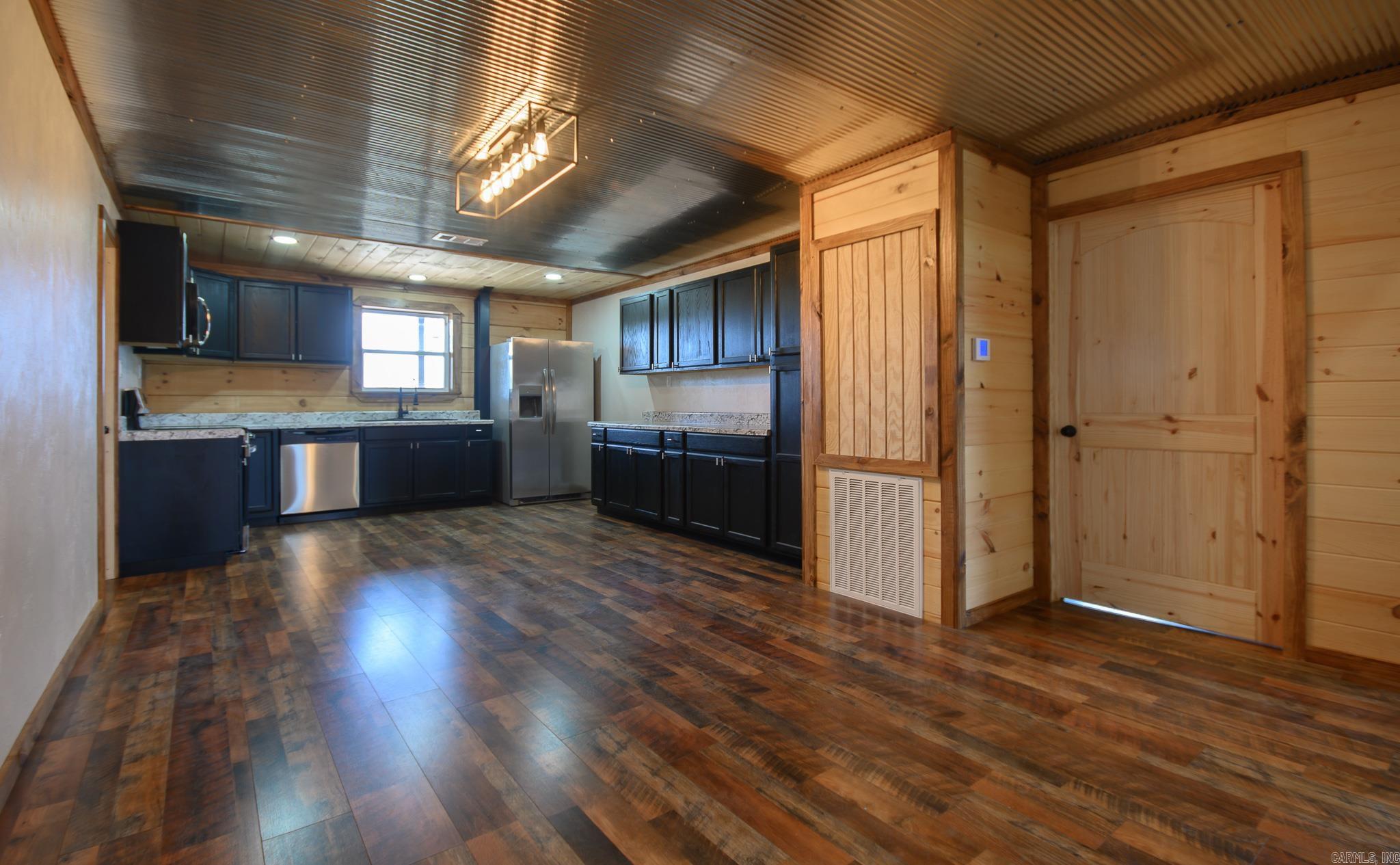 111  Madelyn  Vandervoort, AR