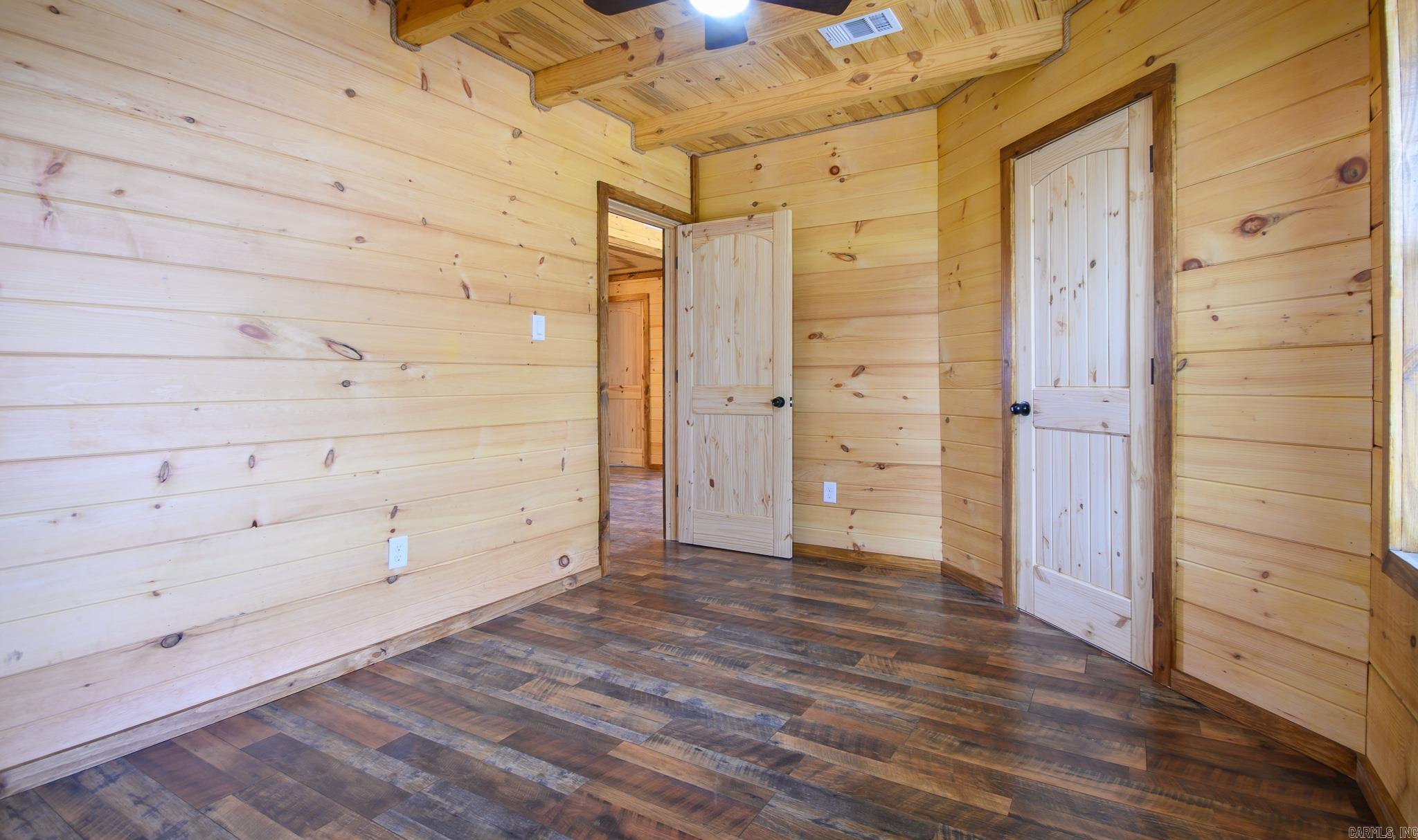 111  Madelyn  Vandervoort, AR