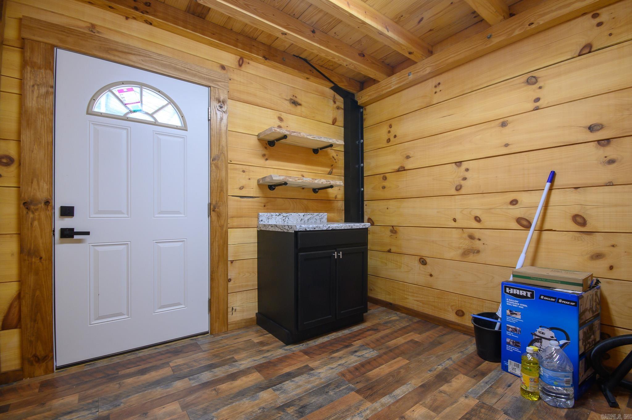 111  Madelyn  Vandervoort, AR