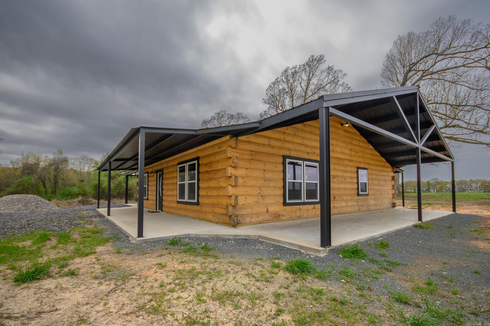 111  Madelyn  Vandervoort, AR