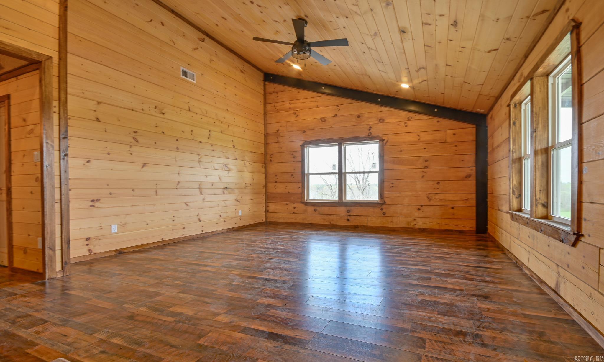 111  Madelyn  Vandervoort, AR