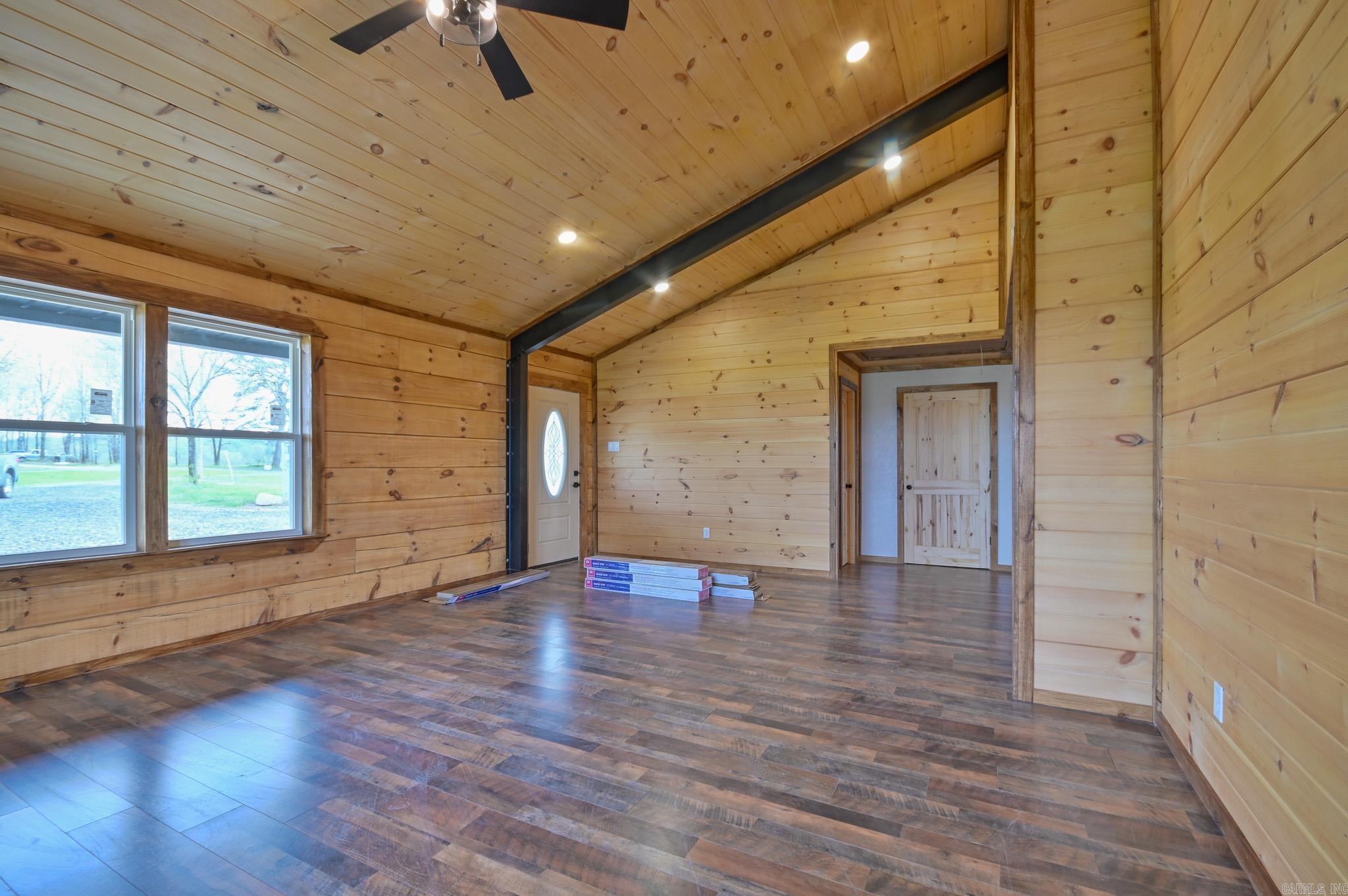 111  Madelyn  Vandervoort, AR