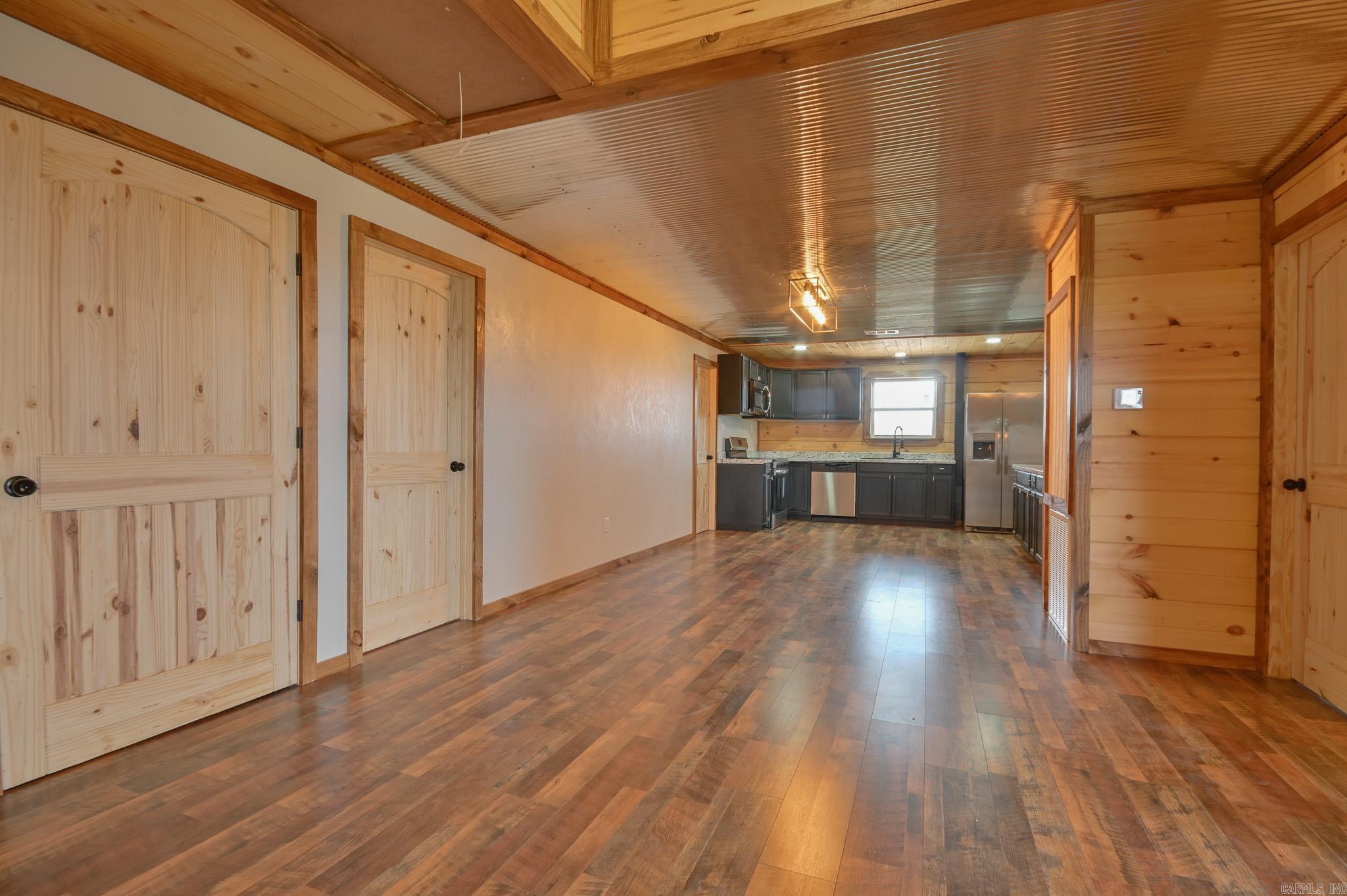 111  Madelyn  Vandervoort, AR