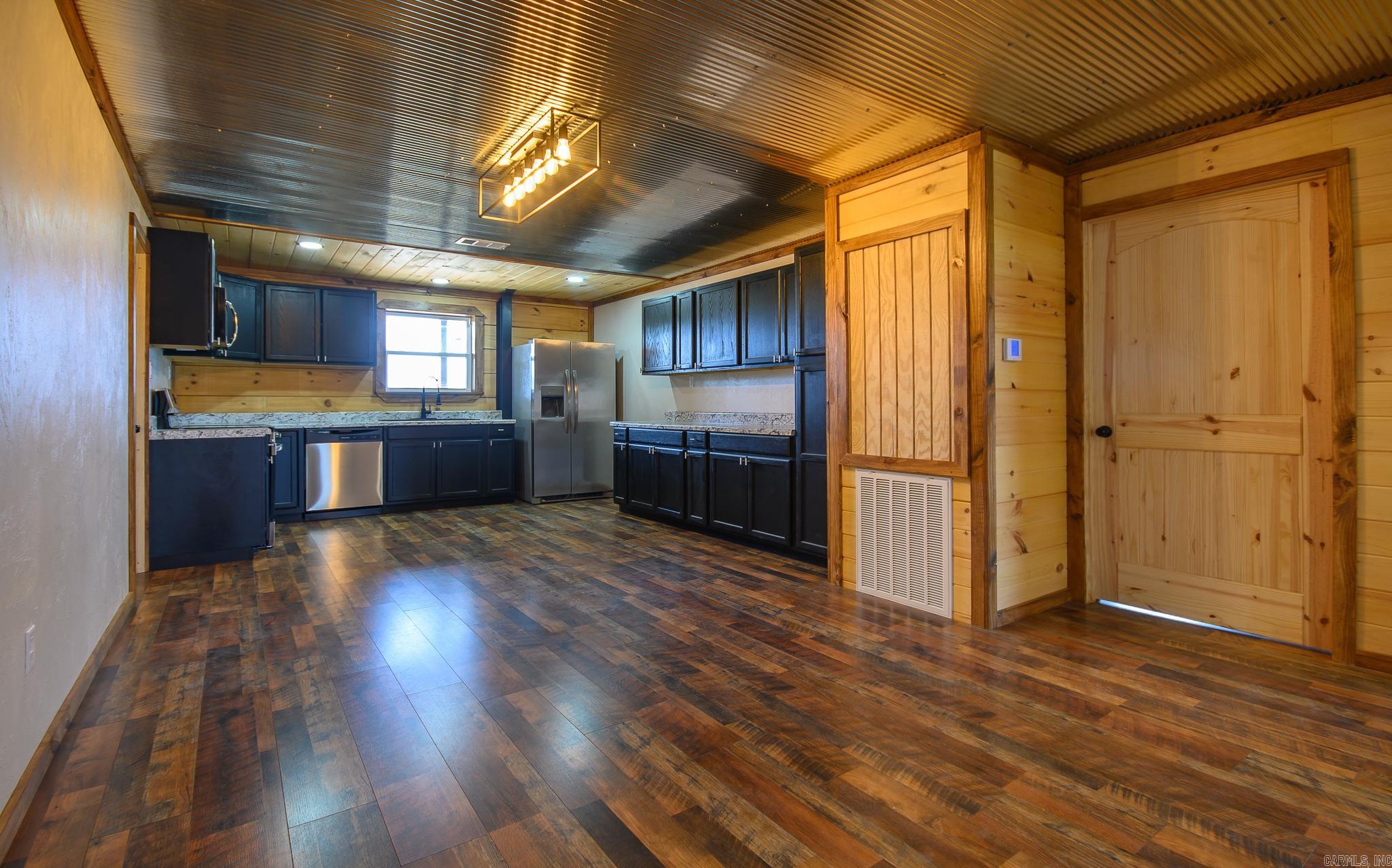 111  Madelyn  Vandervoort, AR