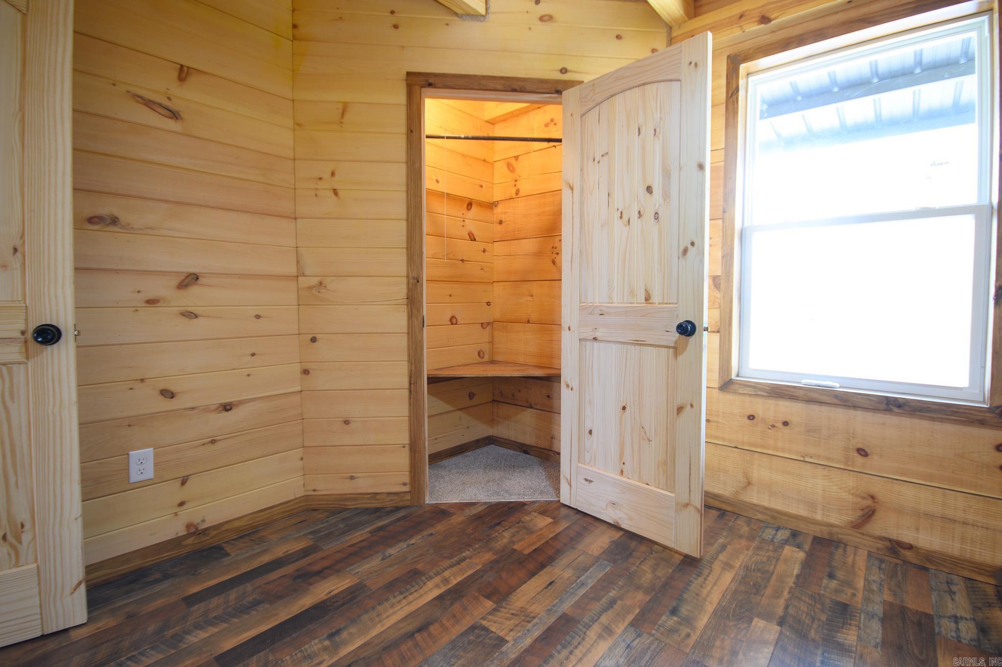 111  Madelyn  Vandervoort, AR
