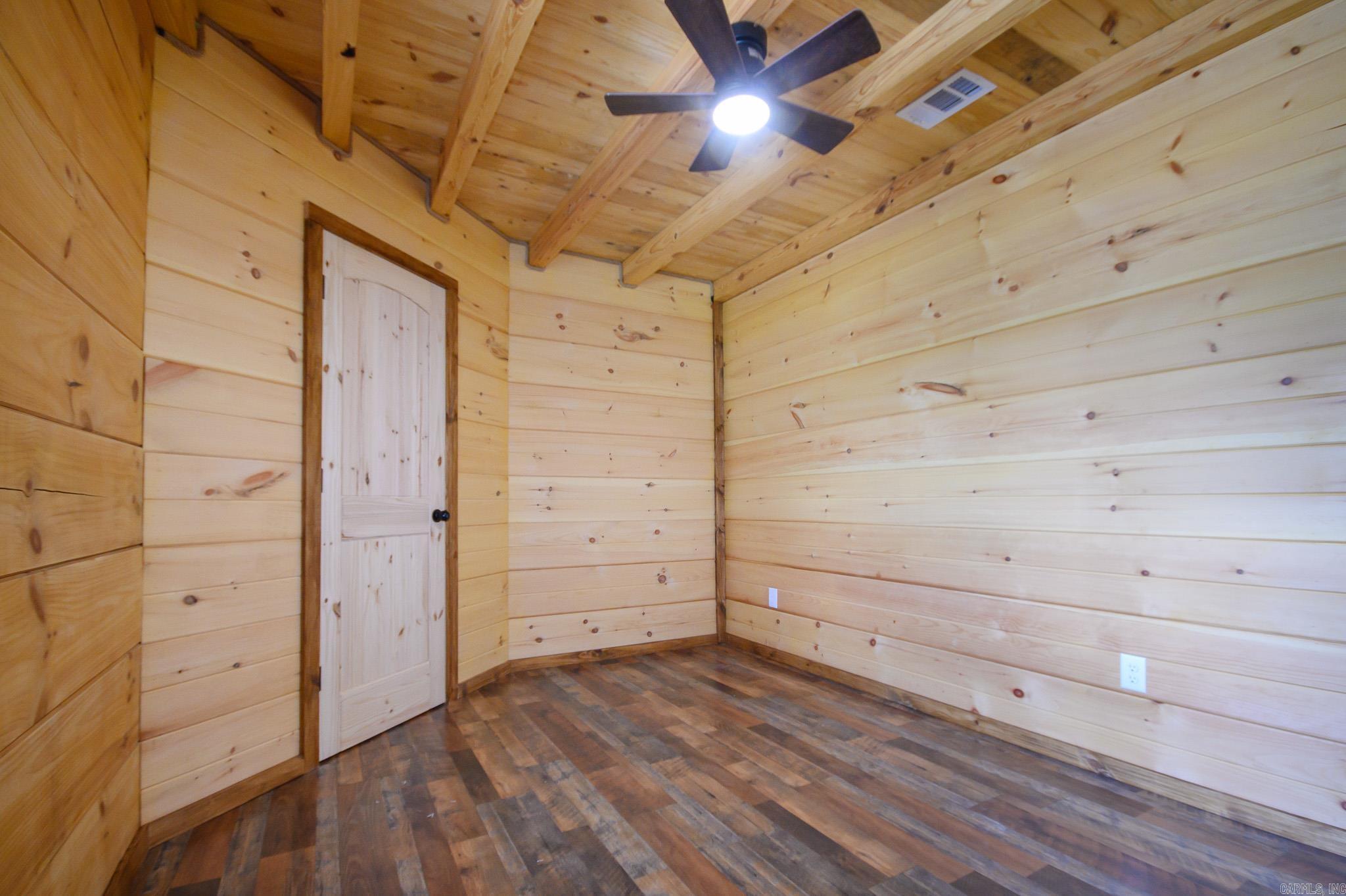 111  Madelyn  Vandervoort, AR