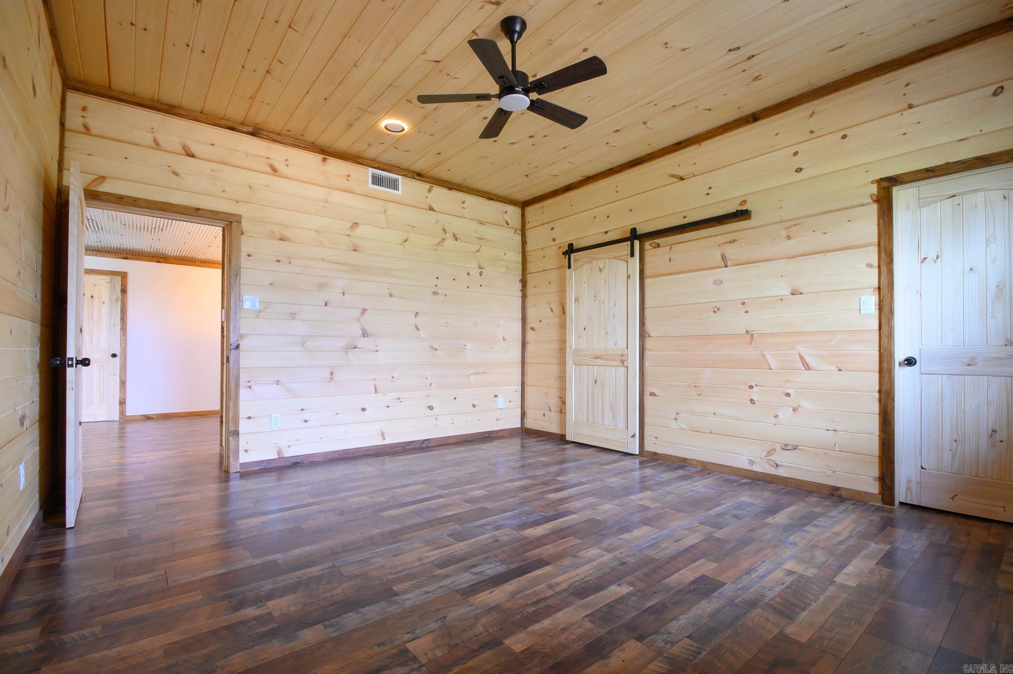 111  Madelyn  Vandervoort, AR