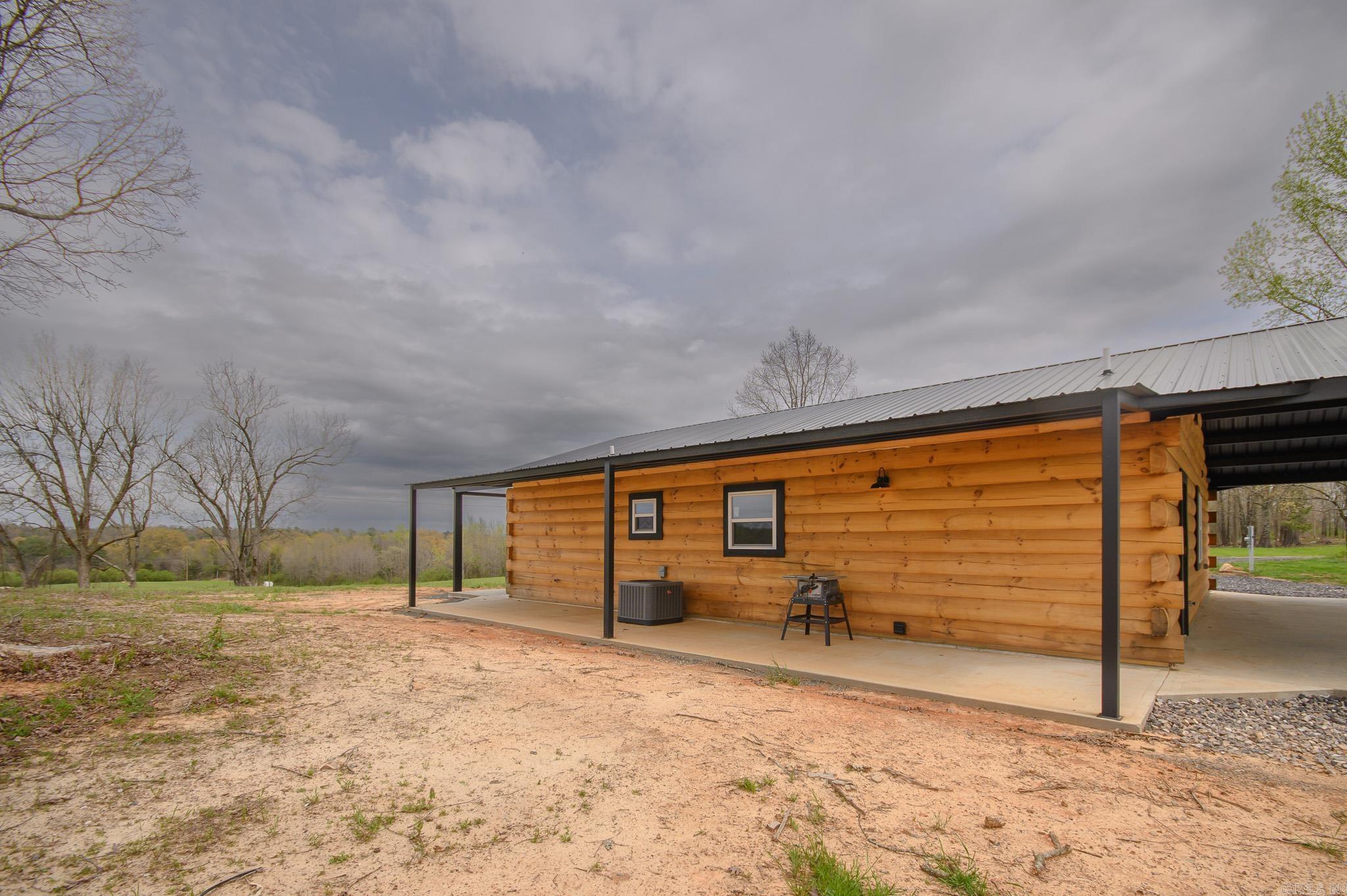 111  Madelyn  Vandervoort, AR
