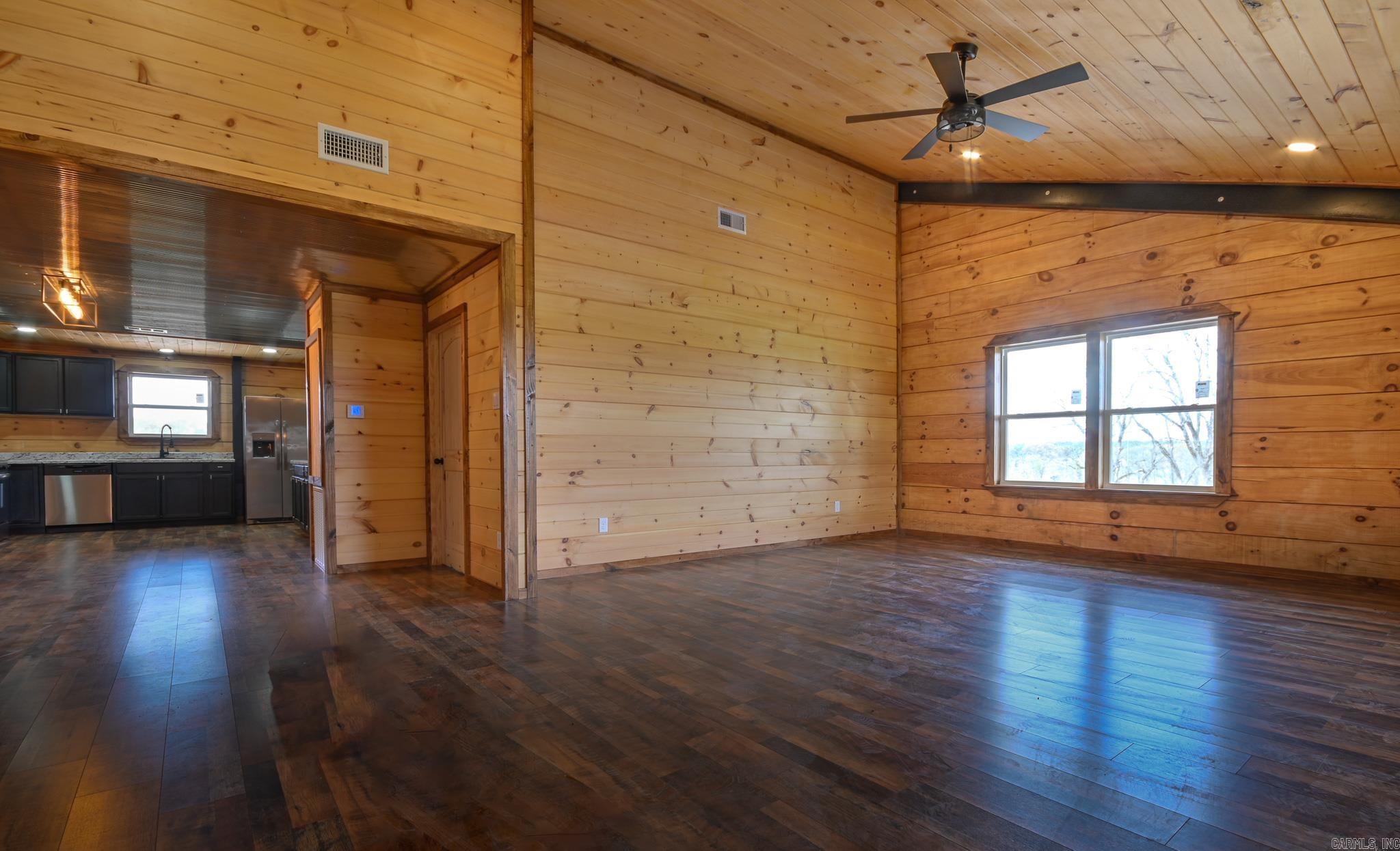 111  Madelyn  Vandervoort, AR