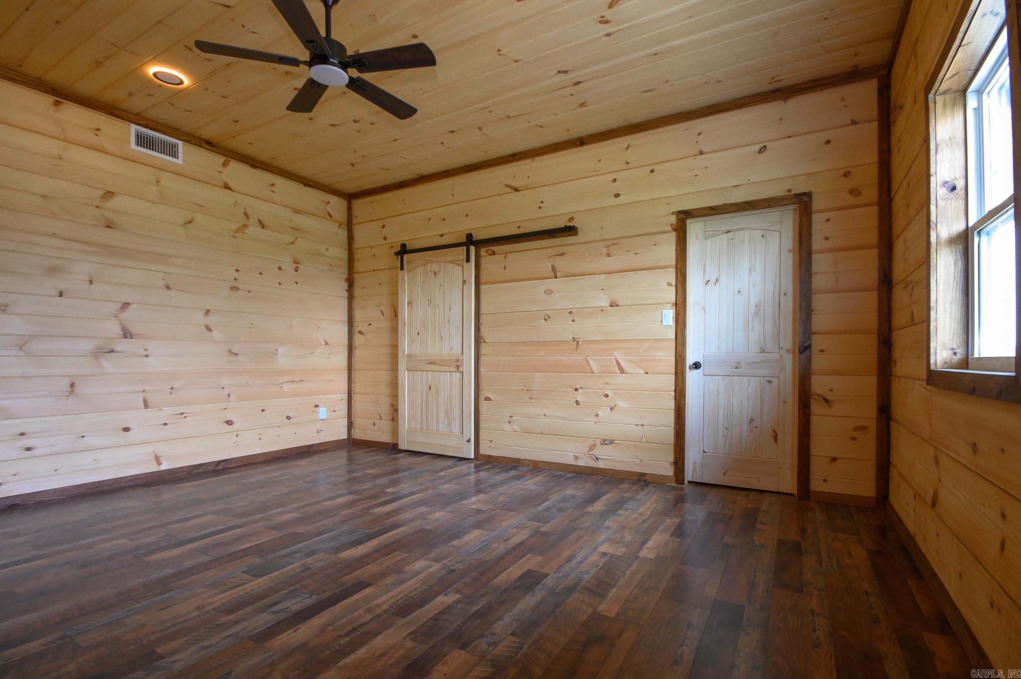 111  Madelyn  Vandervoort, AR