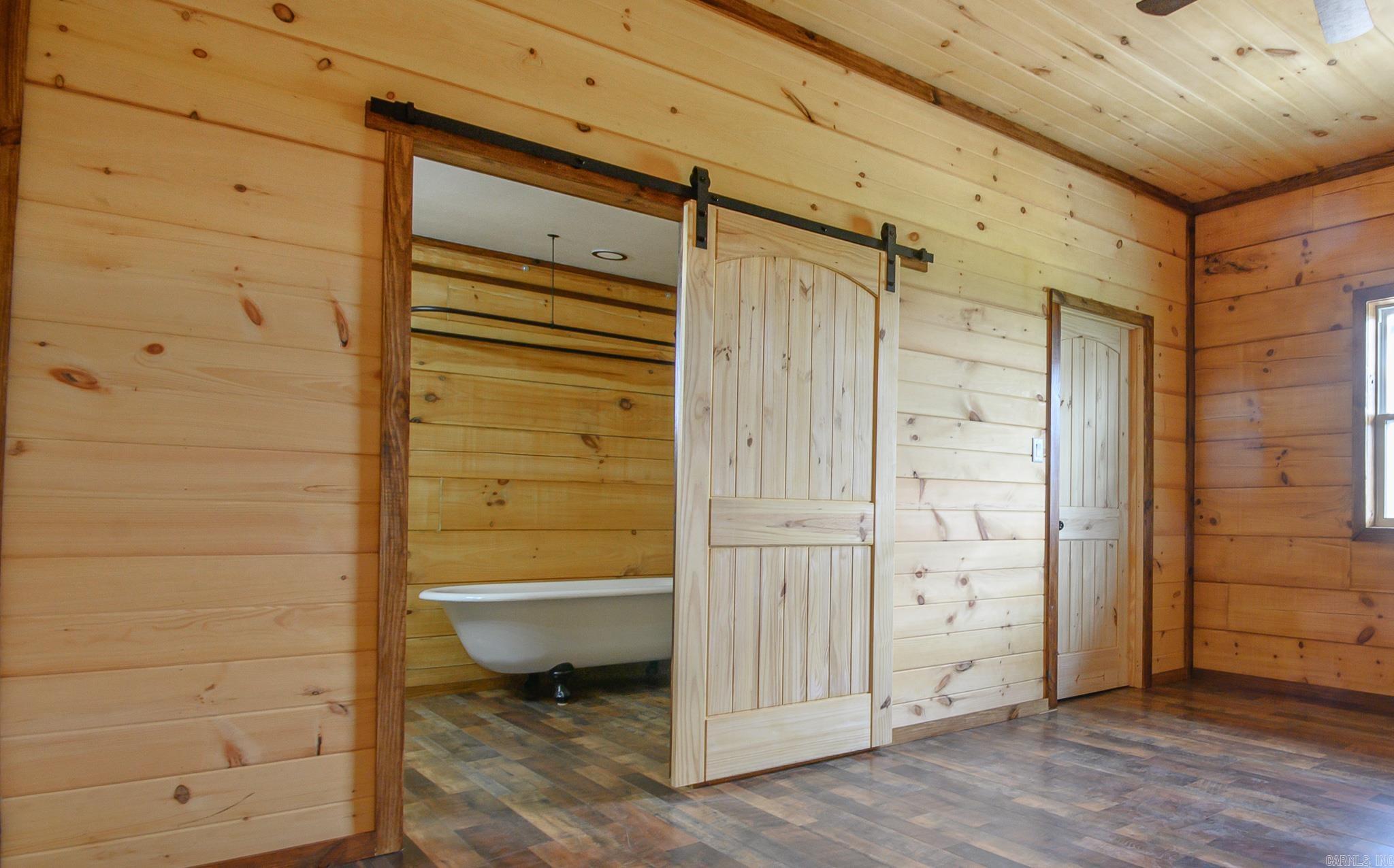 111  Madelyn  Vandervoort, AR