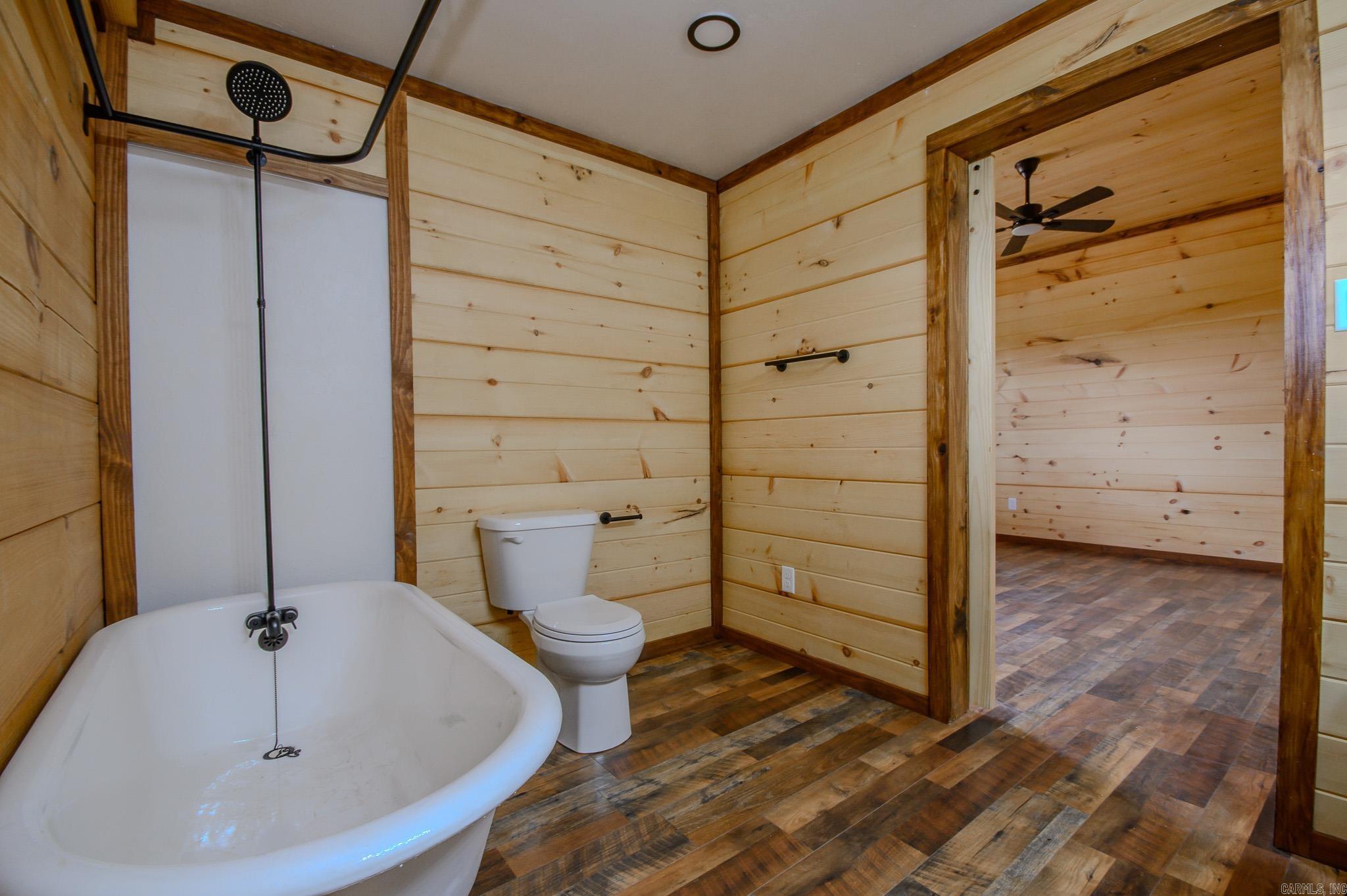 111  Madelyn  Vandervoort, AR