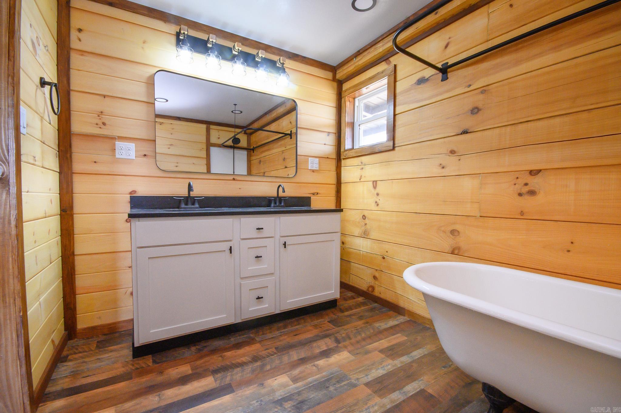 111  Madelyn  Vandervoort, AR