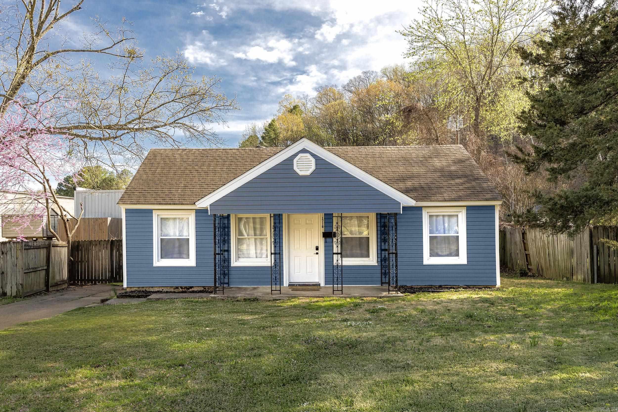 1718 Lilac Circle