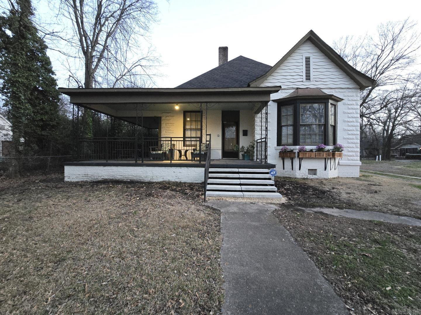 206 W Harding Avenue