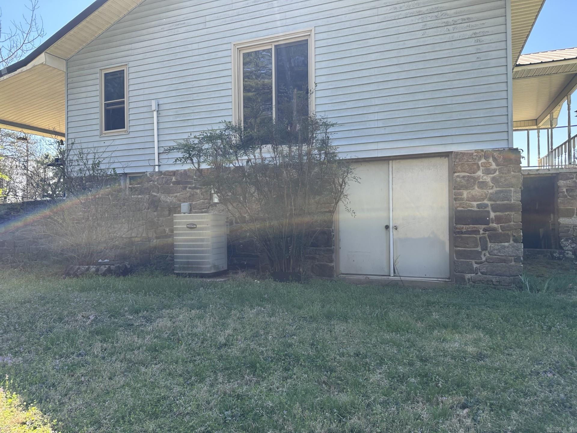 621 W Hwy 336  Clinton, AR