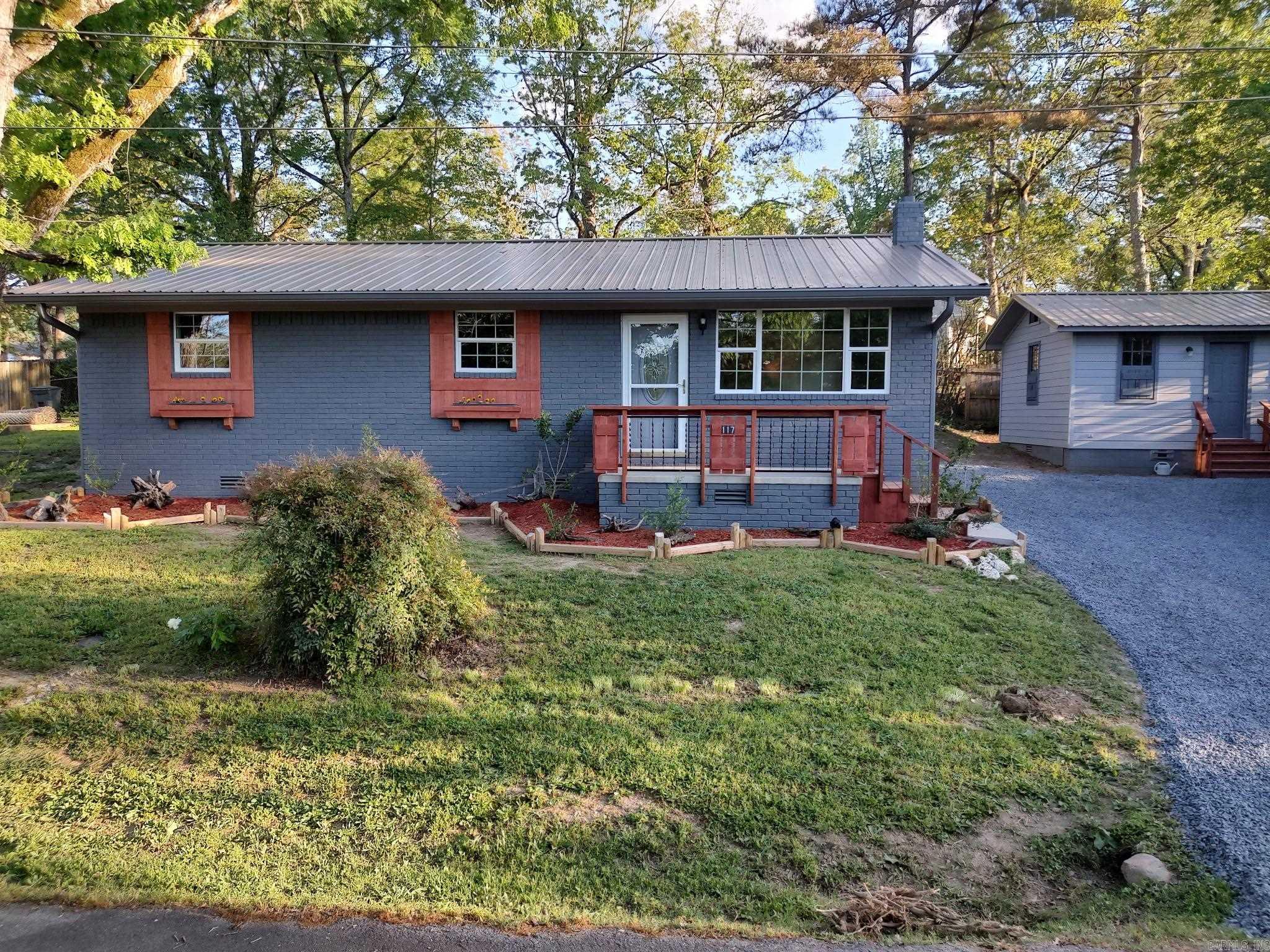 117  Circle  Mount Ida, AR