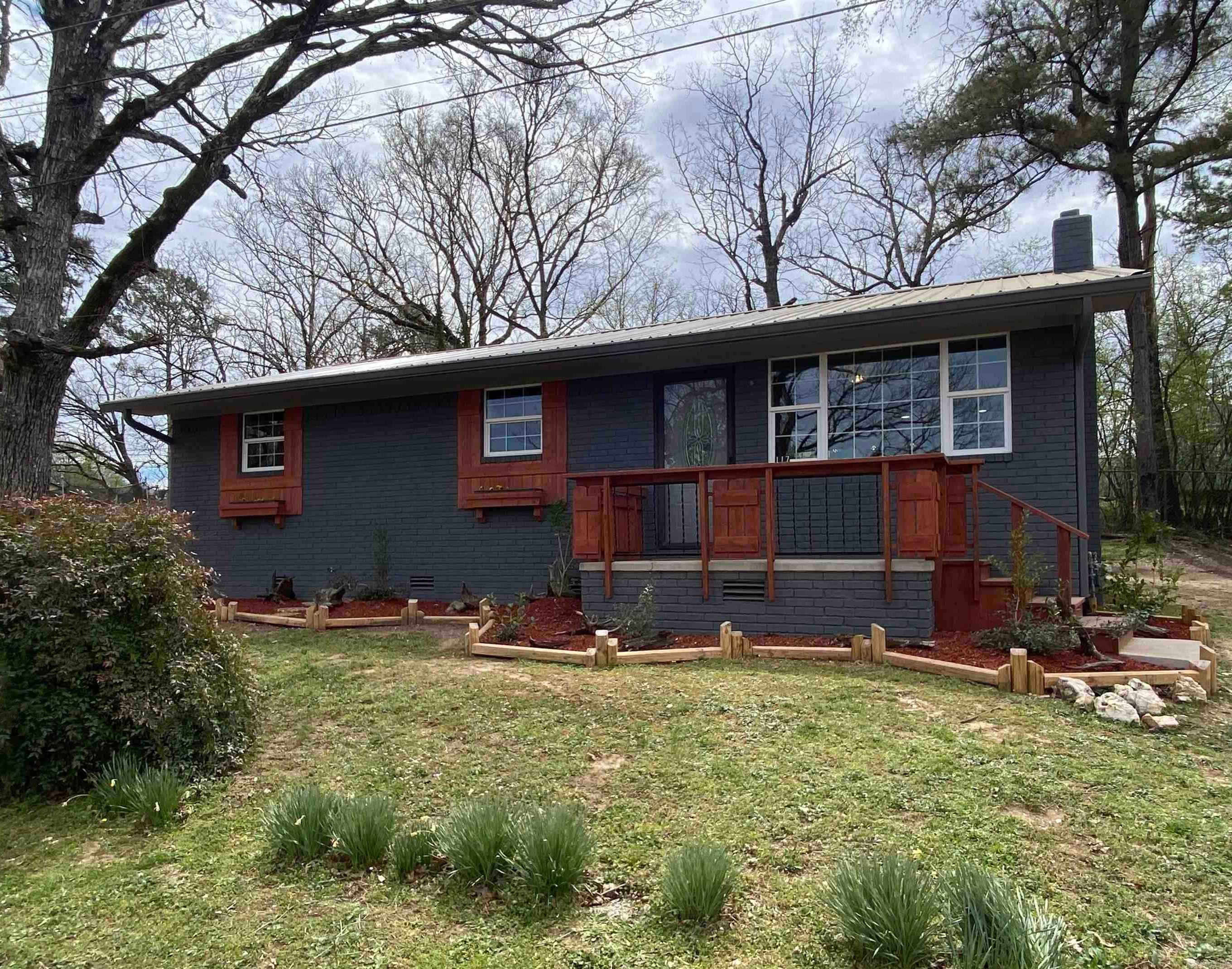117  Circle  Mount Ida, AR