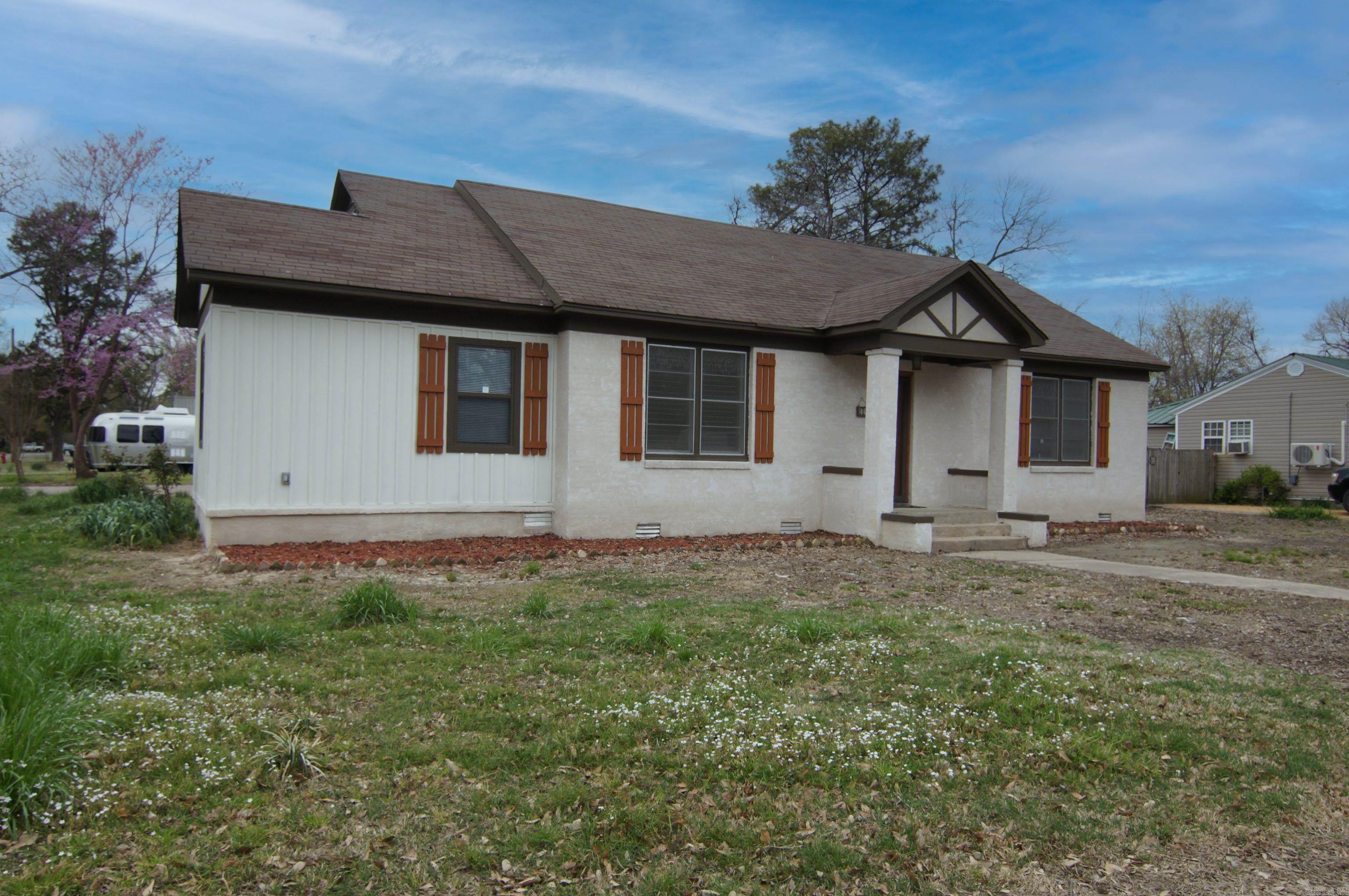 220  College St  Lonoke, AR