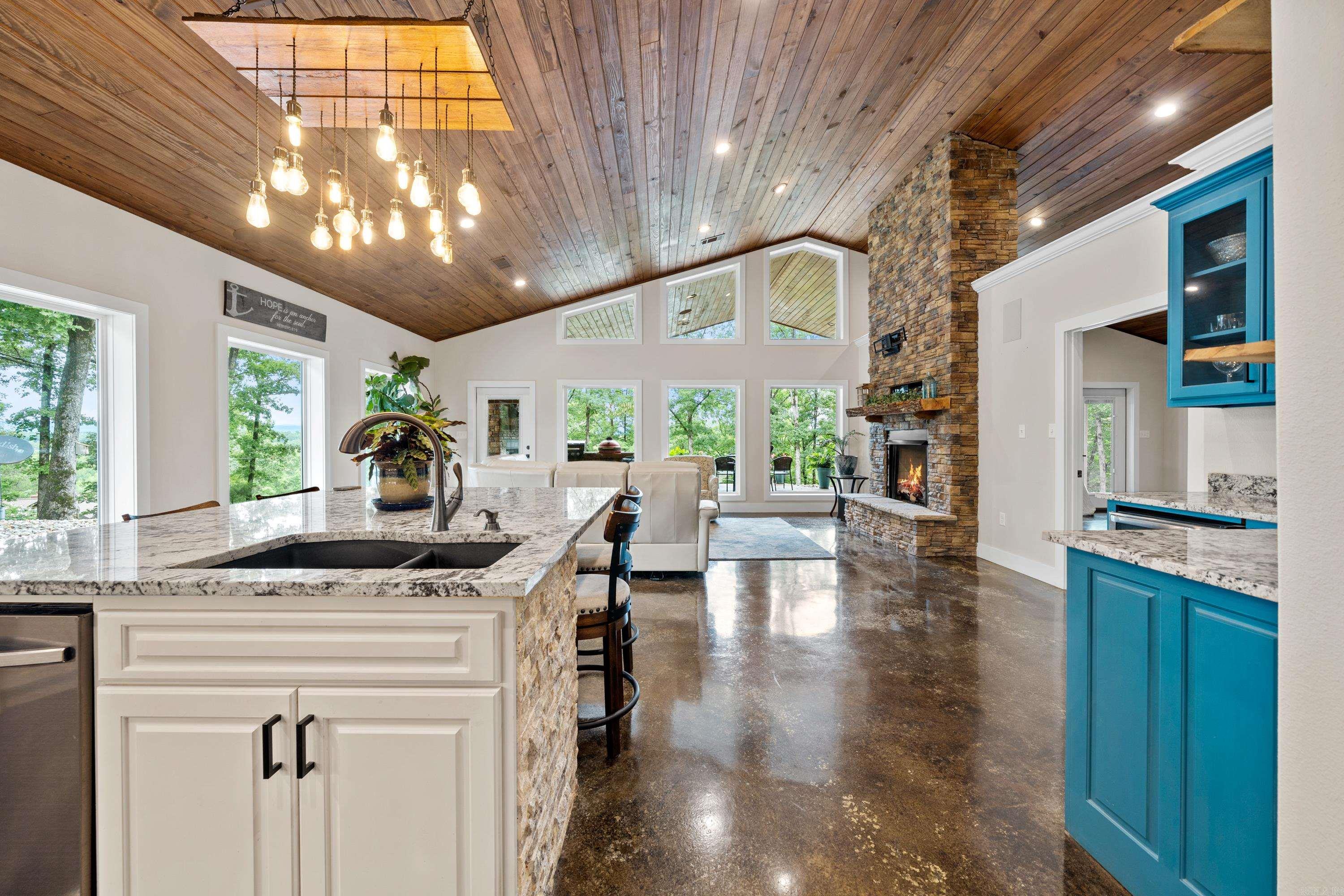 329  Woodview  Royal, AR