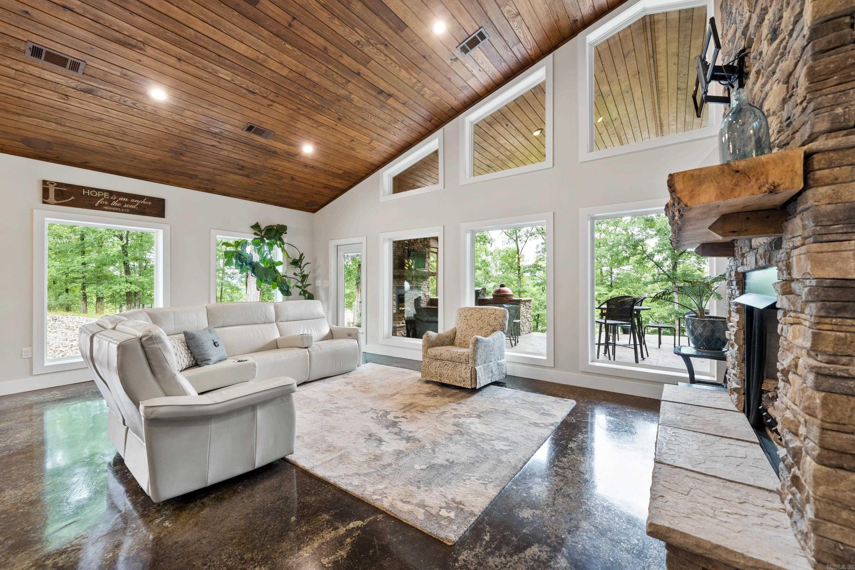 329  Woodview  Royal, AR