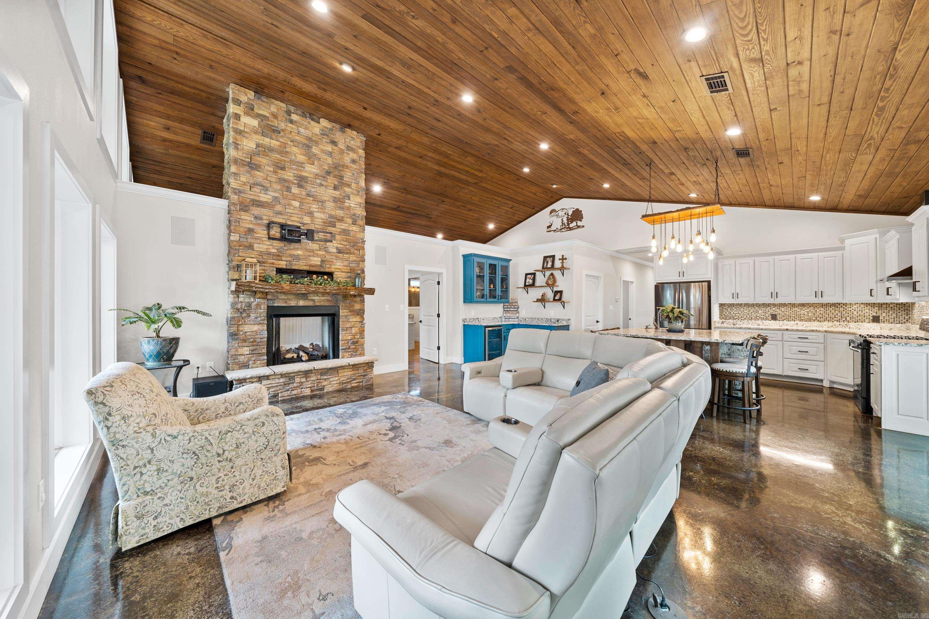 329  Woodview  Royal, AR